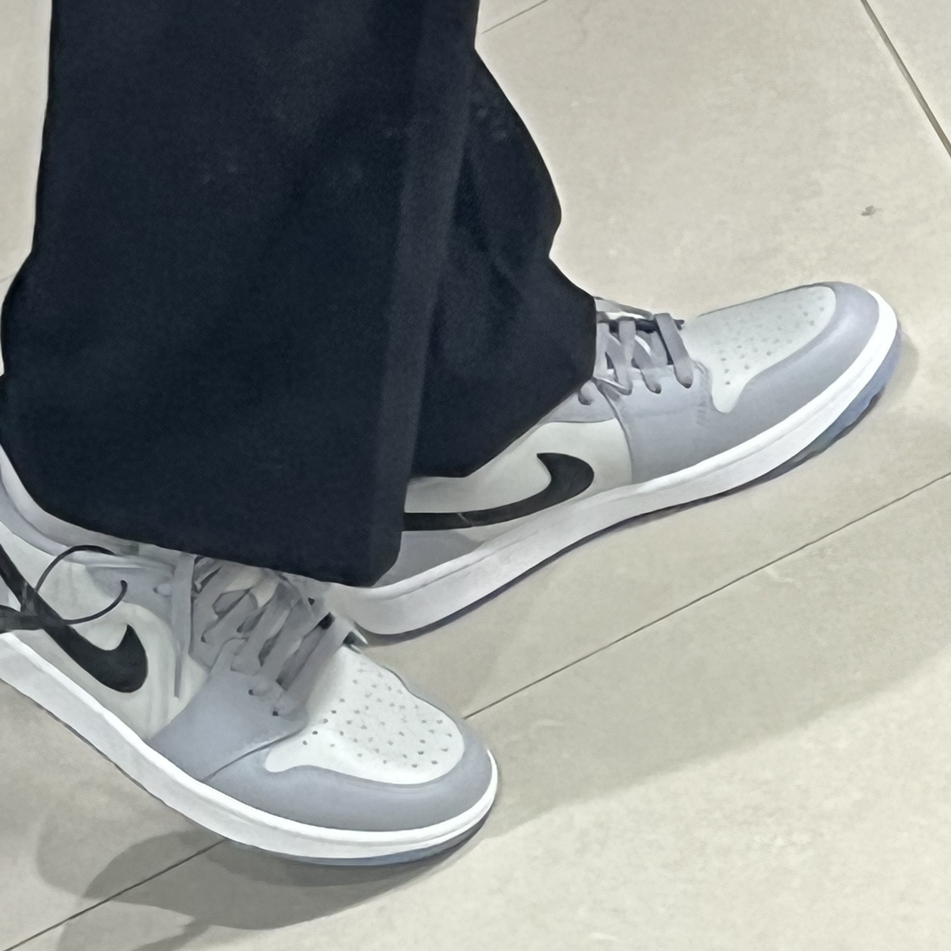 Jordan 1 Low Golf Wolf Grey 착용 스타일 - 2