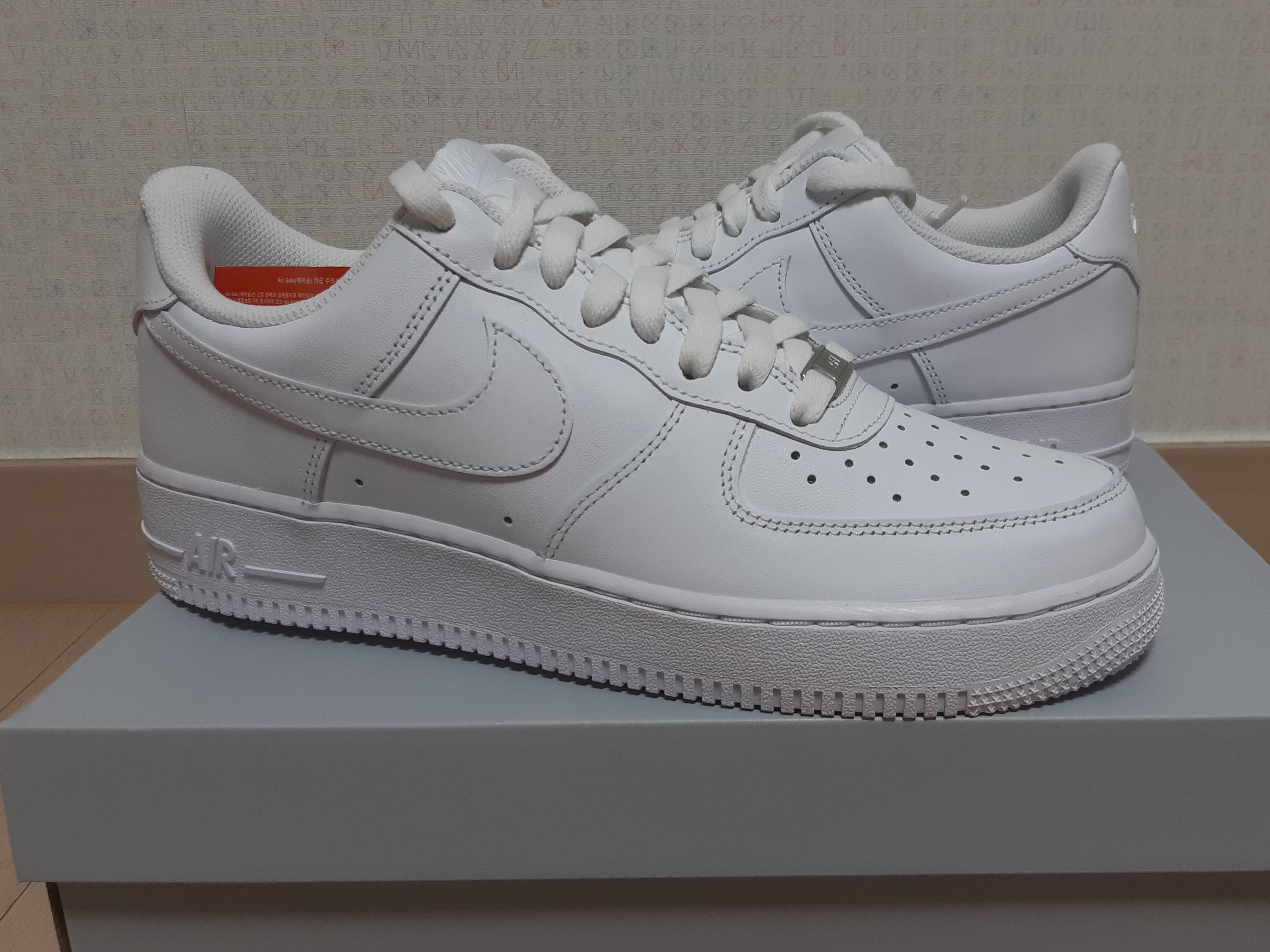 Nike Air Force 1 '07 Low White 착용 스타일 - 1