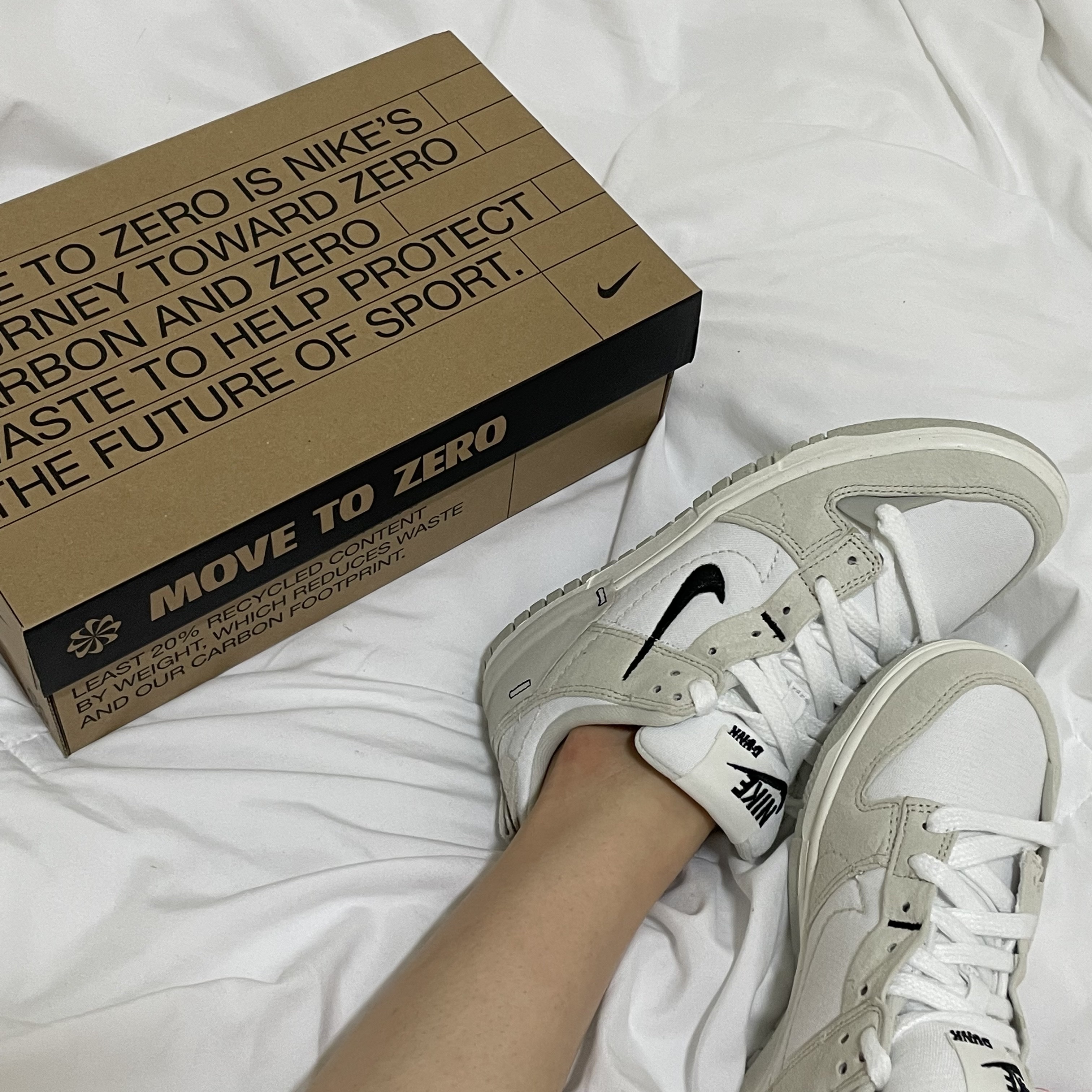 (W) Nike Dunk Low Disrupt 2 White Light Bone, Nike x Stussy Air Force 1 '07 Mid SP Black and Light Bone 착용 스타일 - 3