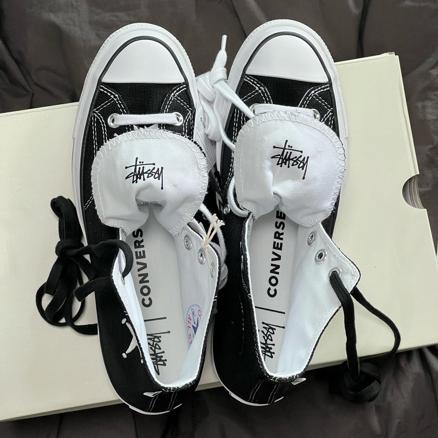 Converse x Stussy Chuck 70 High Black 착용 스타일 - 2