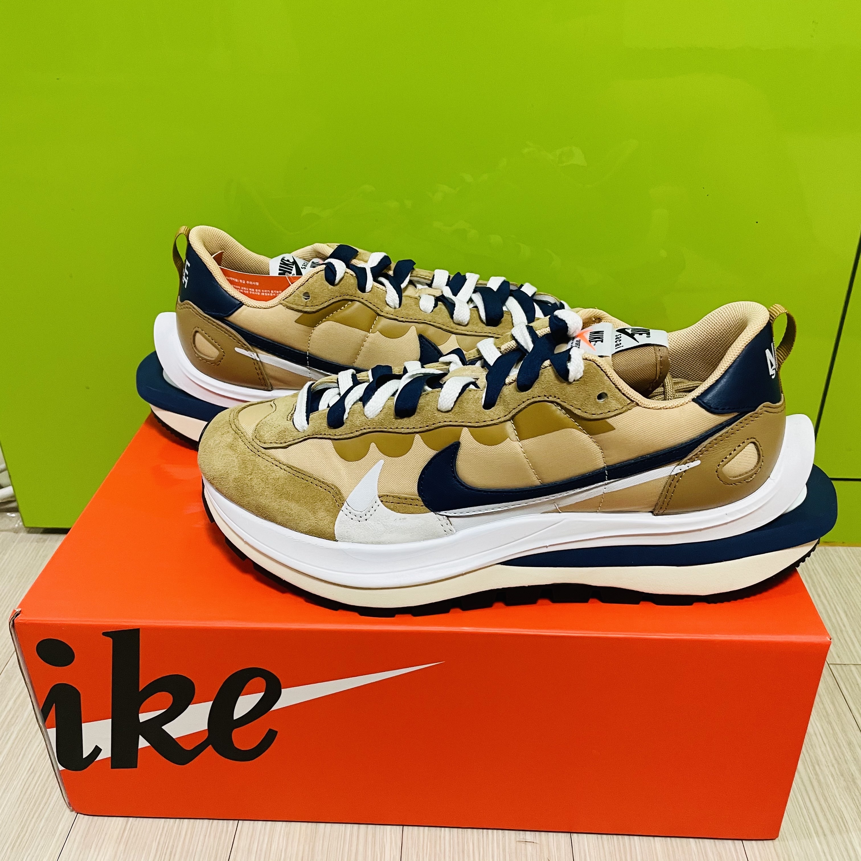 Nike x Sacai VaporWaffle Sesame and Blue Void 착용 스타일 - 3