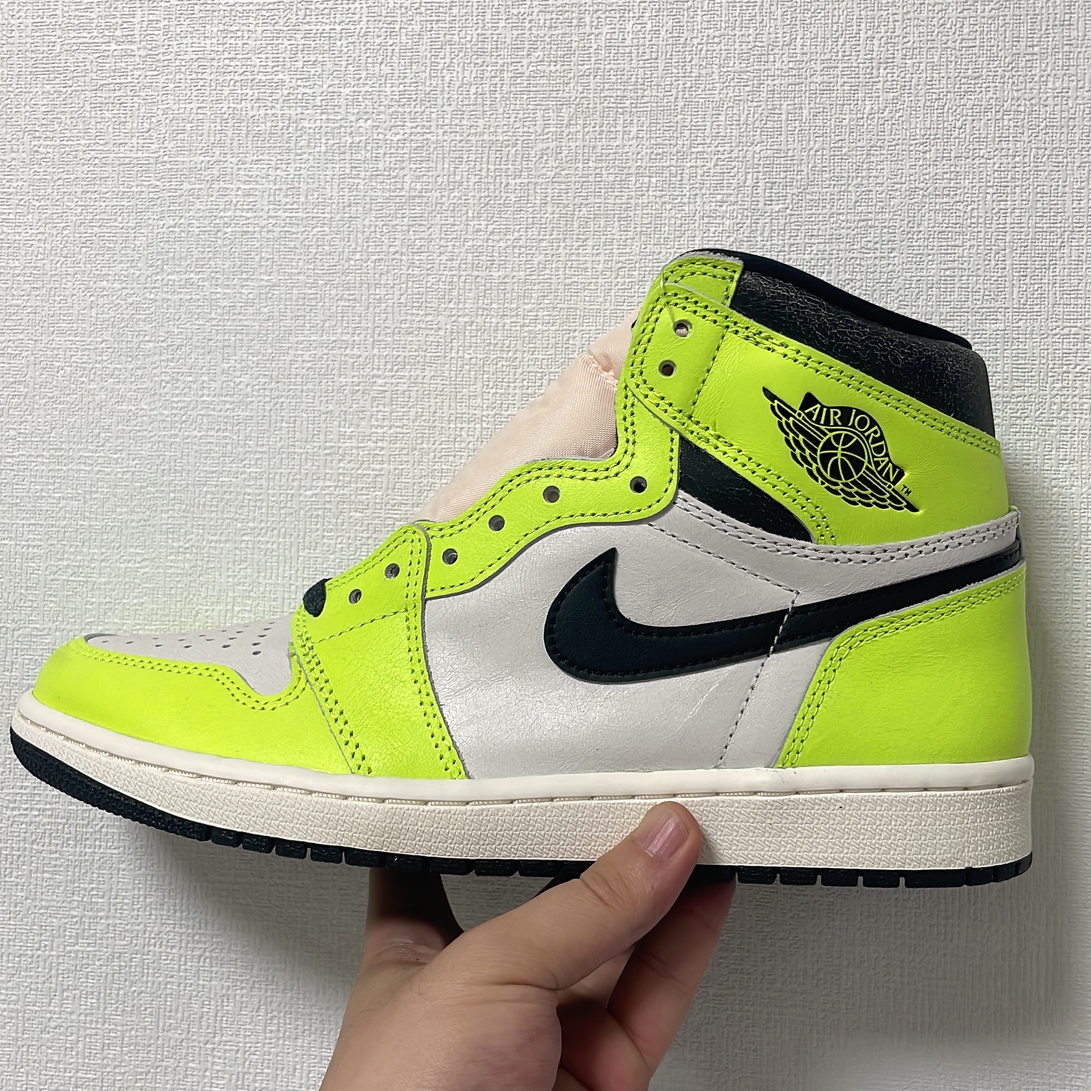 Jordan 1 Retro High OG Volt 착용 스타일