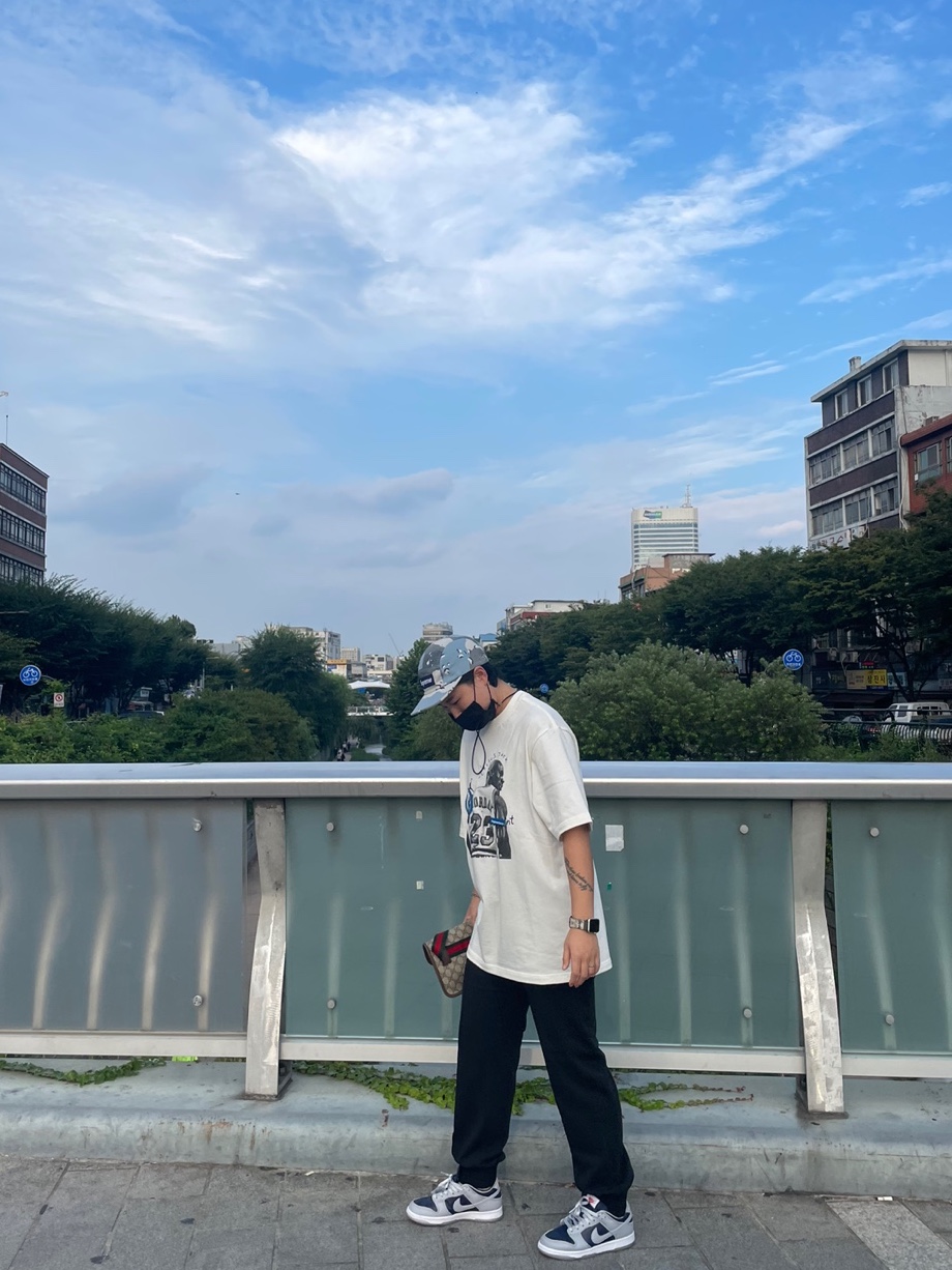 Jordan x Travis Scott x Fragment T-Shirt Sail (DJ0619-133) 착용 스타일 - 2