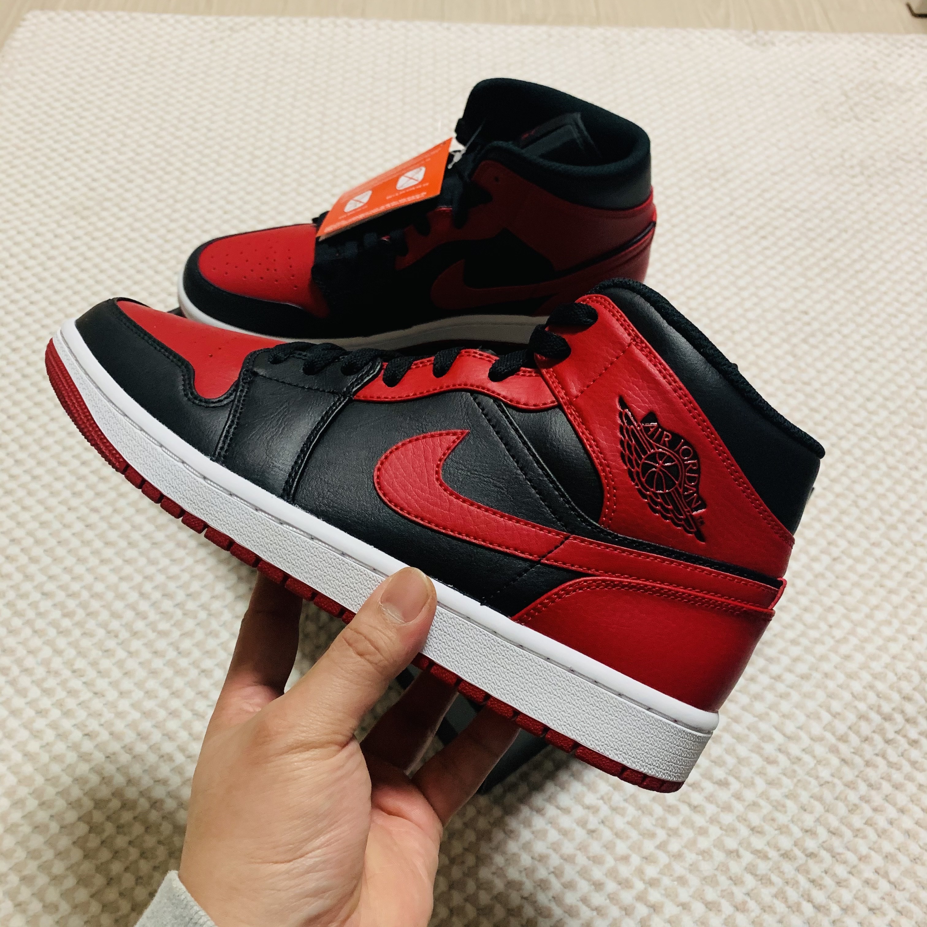 Jordan 1 Mid Bred Banned 2020 착용 스타일 - 2