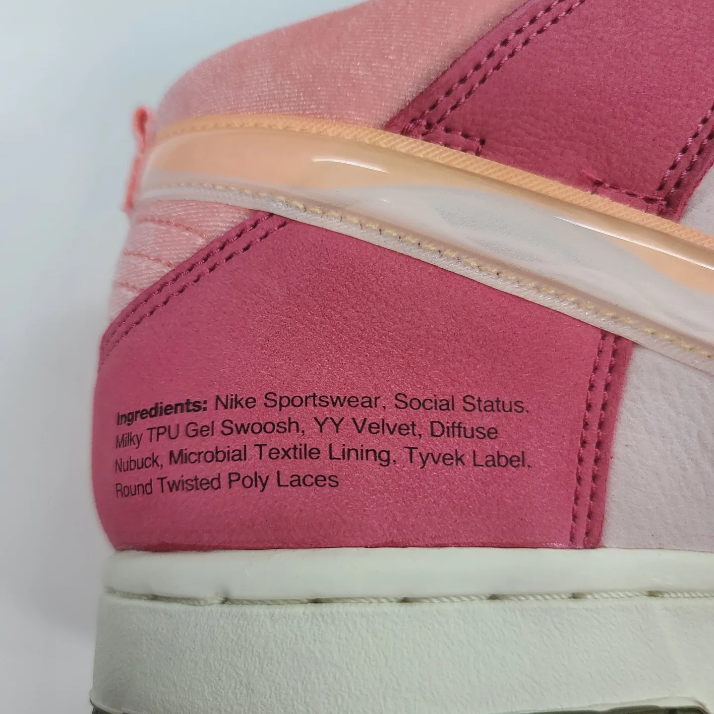 Nike x Social Status Dunk Mid Free Lunch Strawberry Milk 착용 스타일 - 3