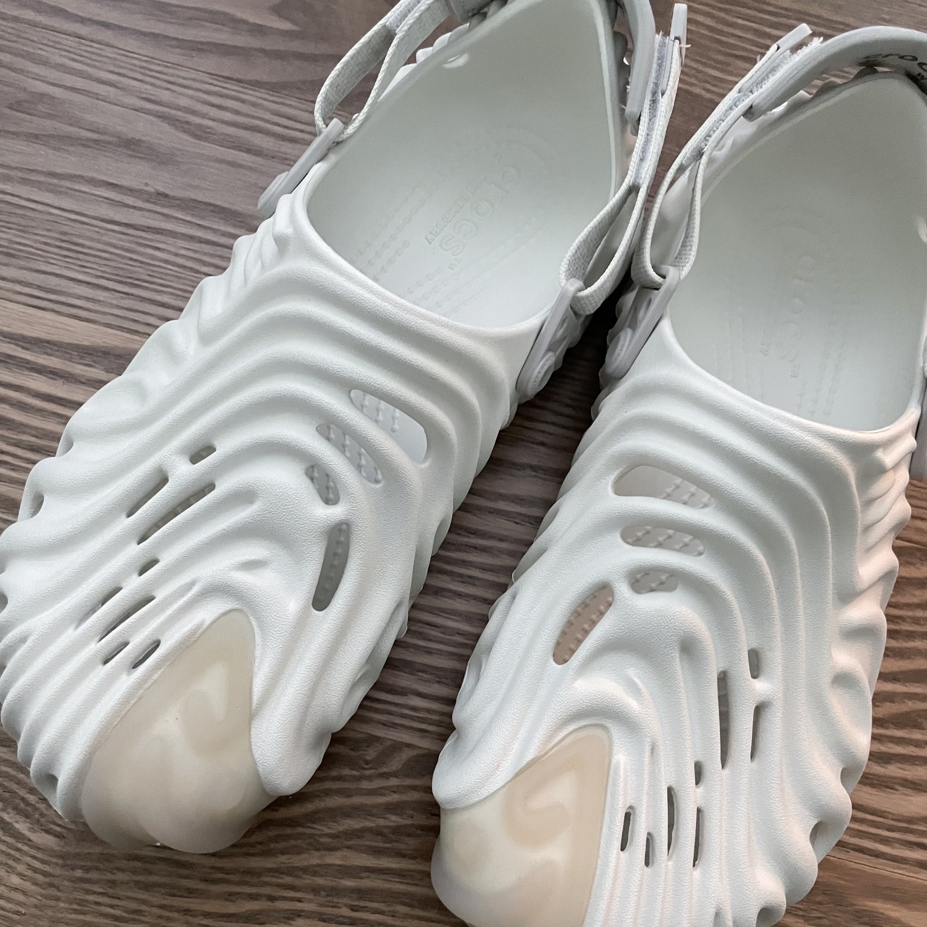 Crocs x Salehe Bembury Pollex Clog Stratus 착용 스타일 - 2