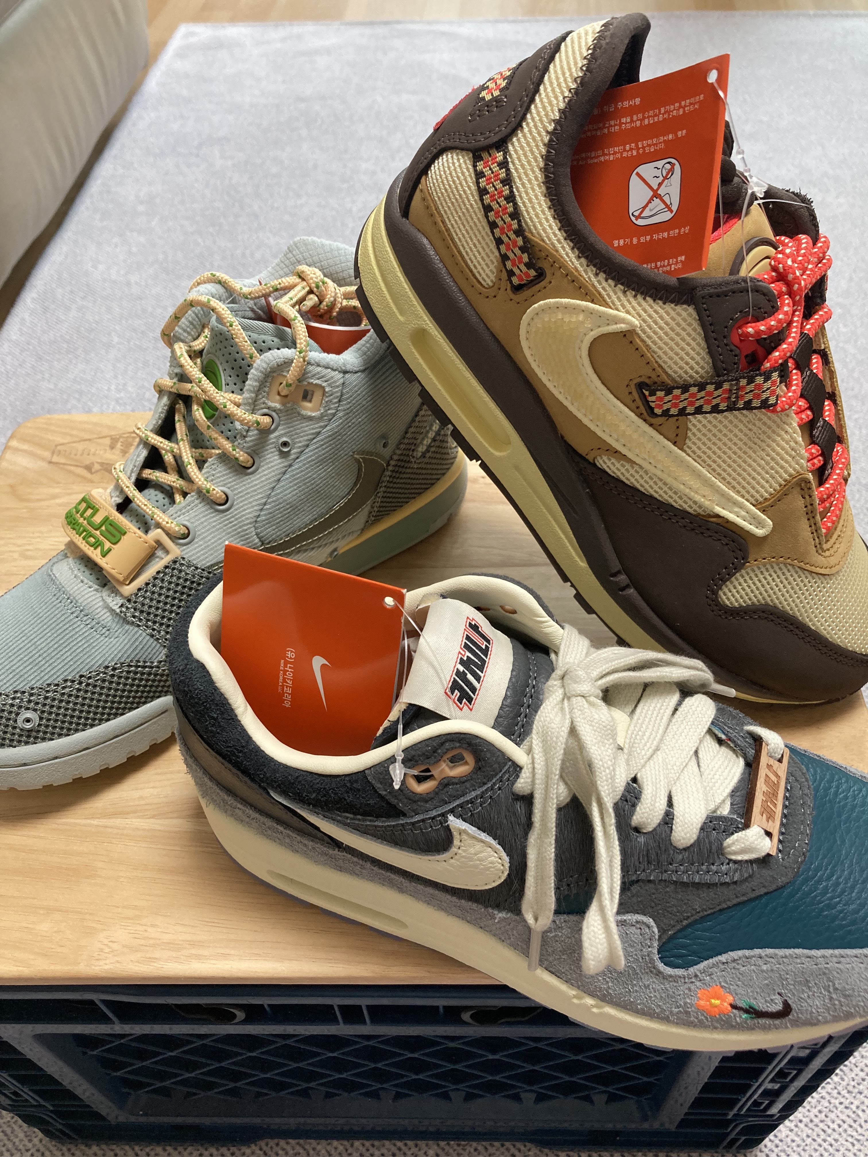 Nike x Kasina Air Max 1 SP Won-Ang Particle Grey, Nike x Travis Scott Air Max 1 Cact.us Brown 착용 스타일