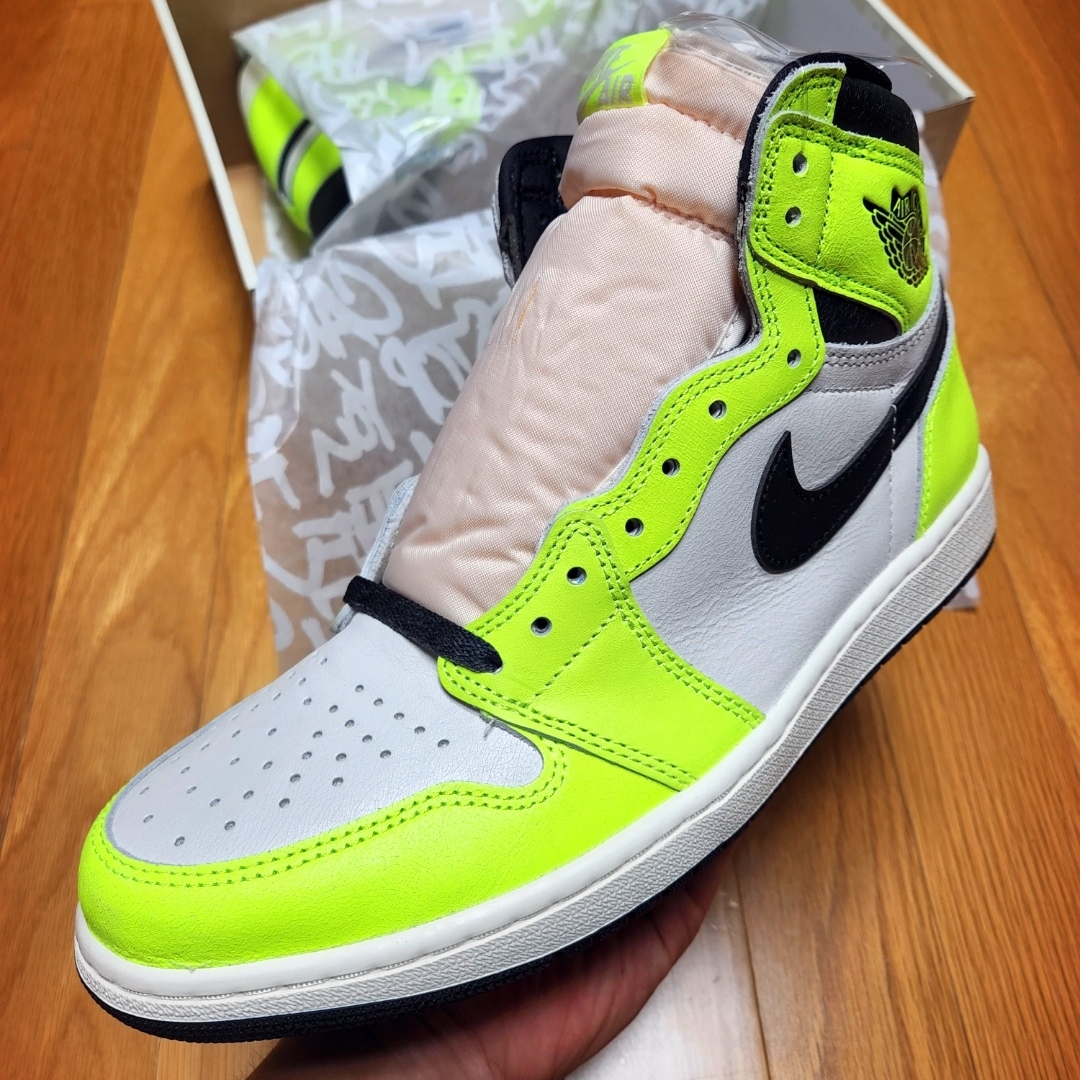Jordan 1 Retro High OG Volt 착용 스타일 - 3