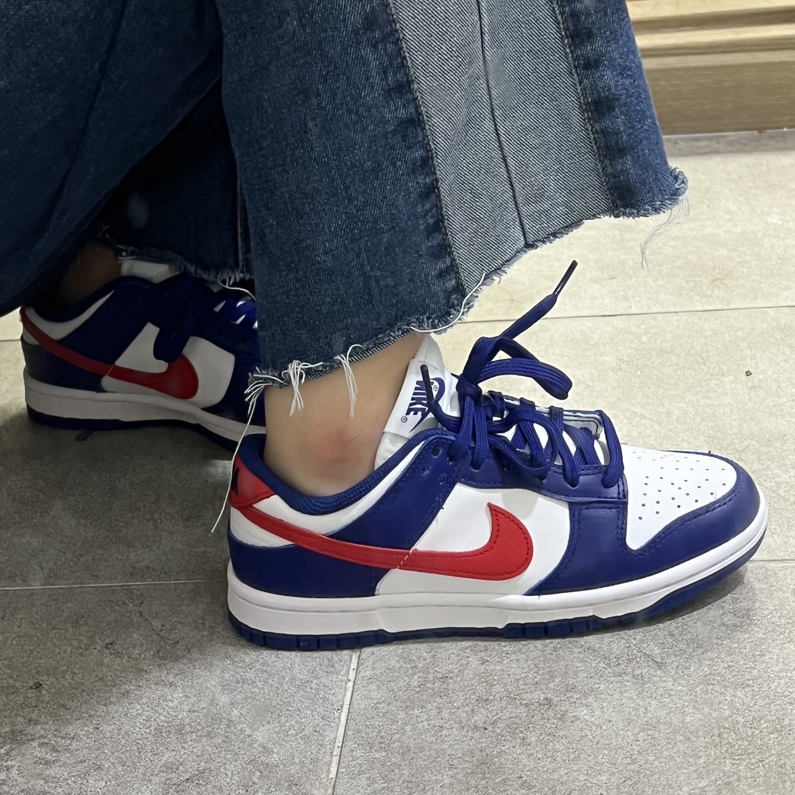 (W) Nike Dunk Low White and University Red 착용 스타일