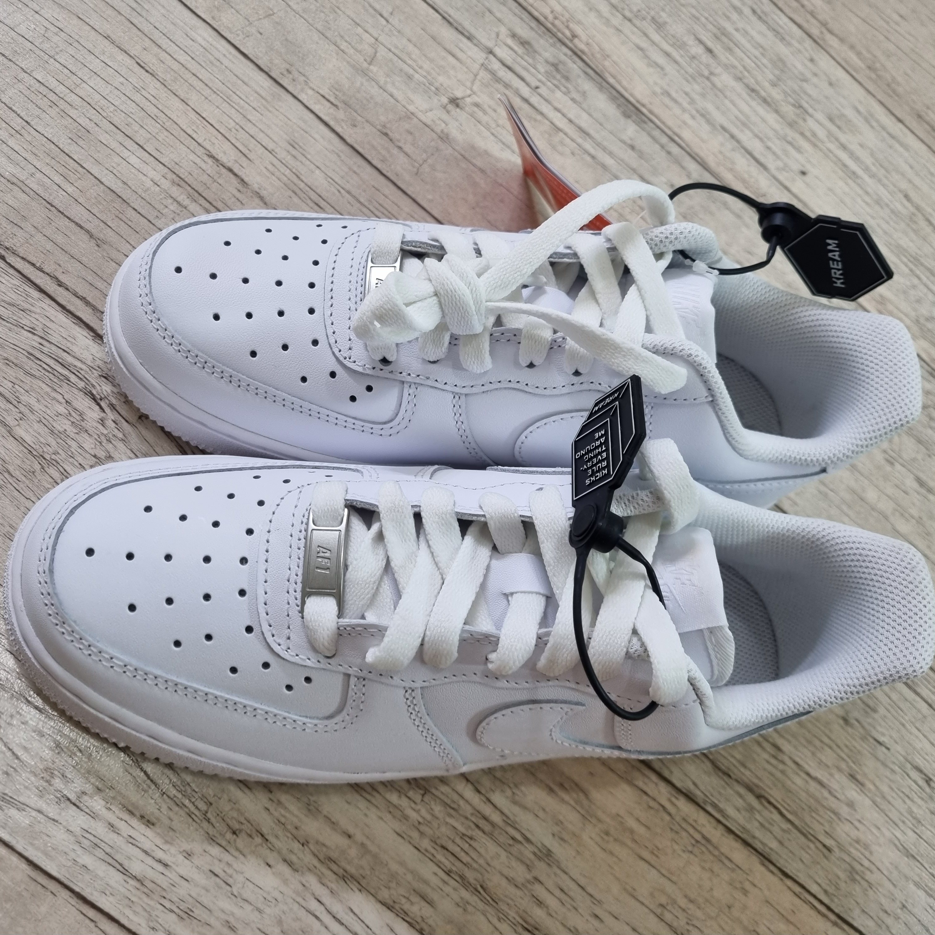 (W) Nike Air Force 1 '07 Low White 착용 스타일 - 2