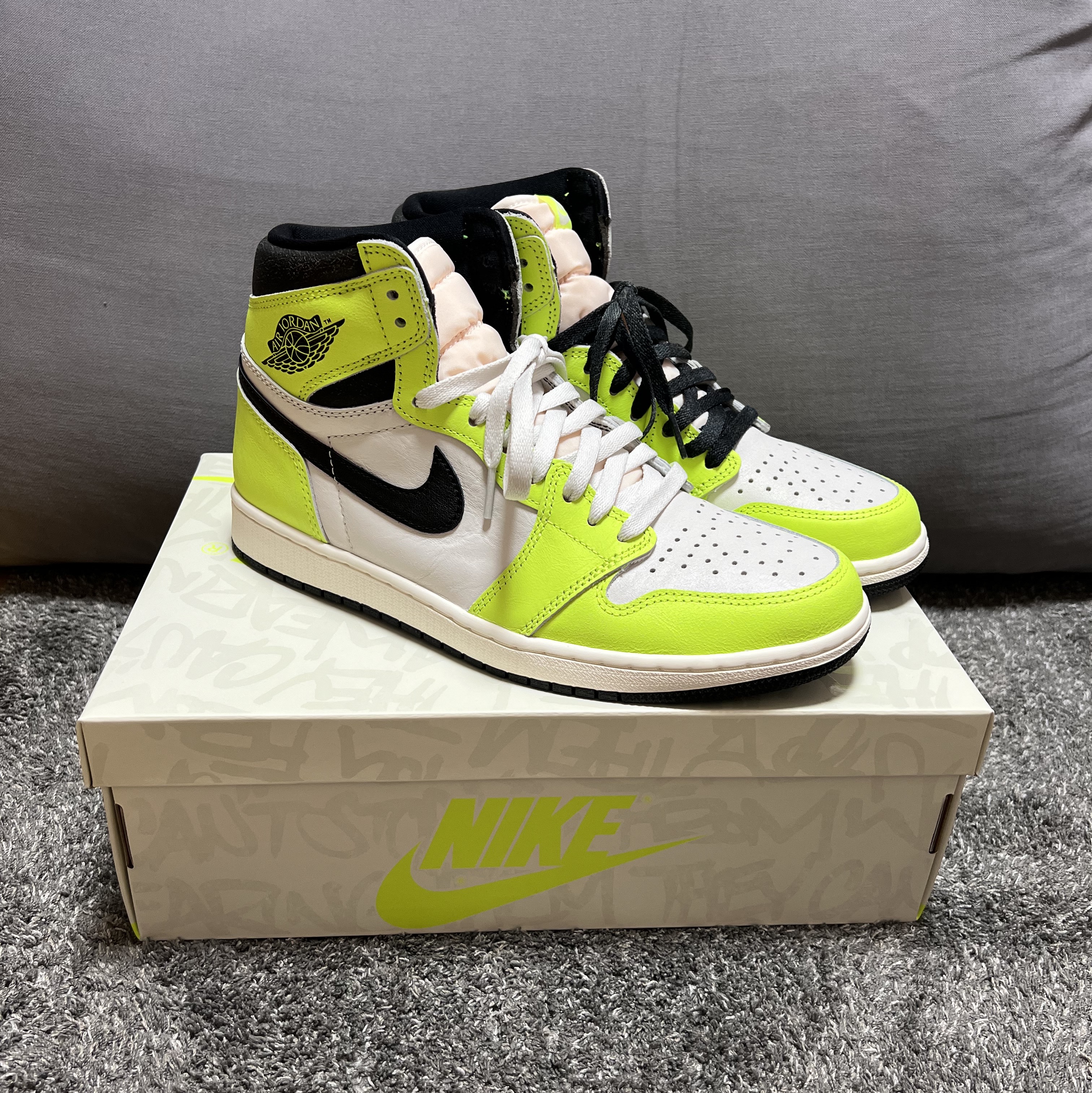 Jordan 1 Retro High OG Volt 착용 스타일 - 4