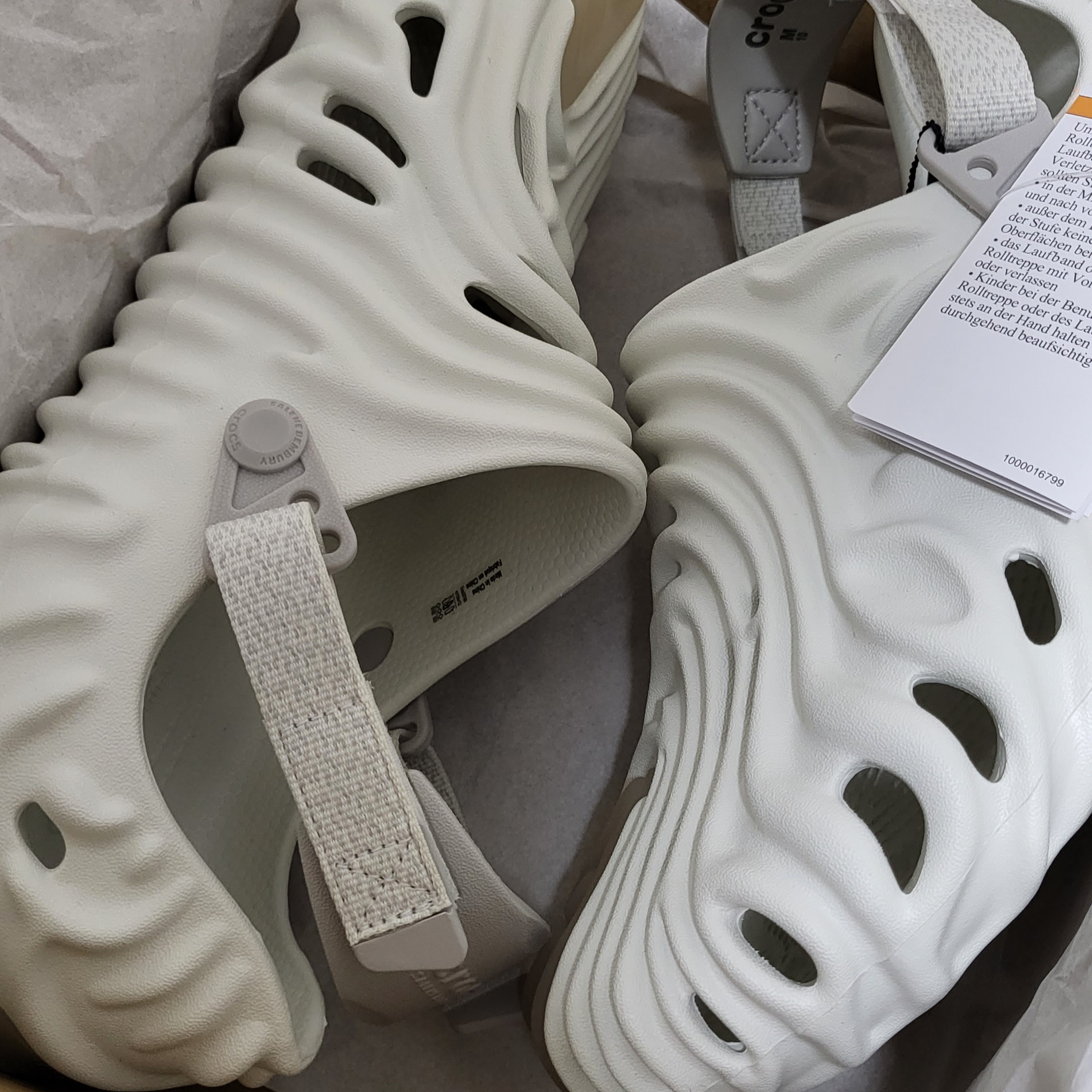 Crocs x Salehe Bembury Pollex Clog Stratus 착용 스타일 - 2