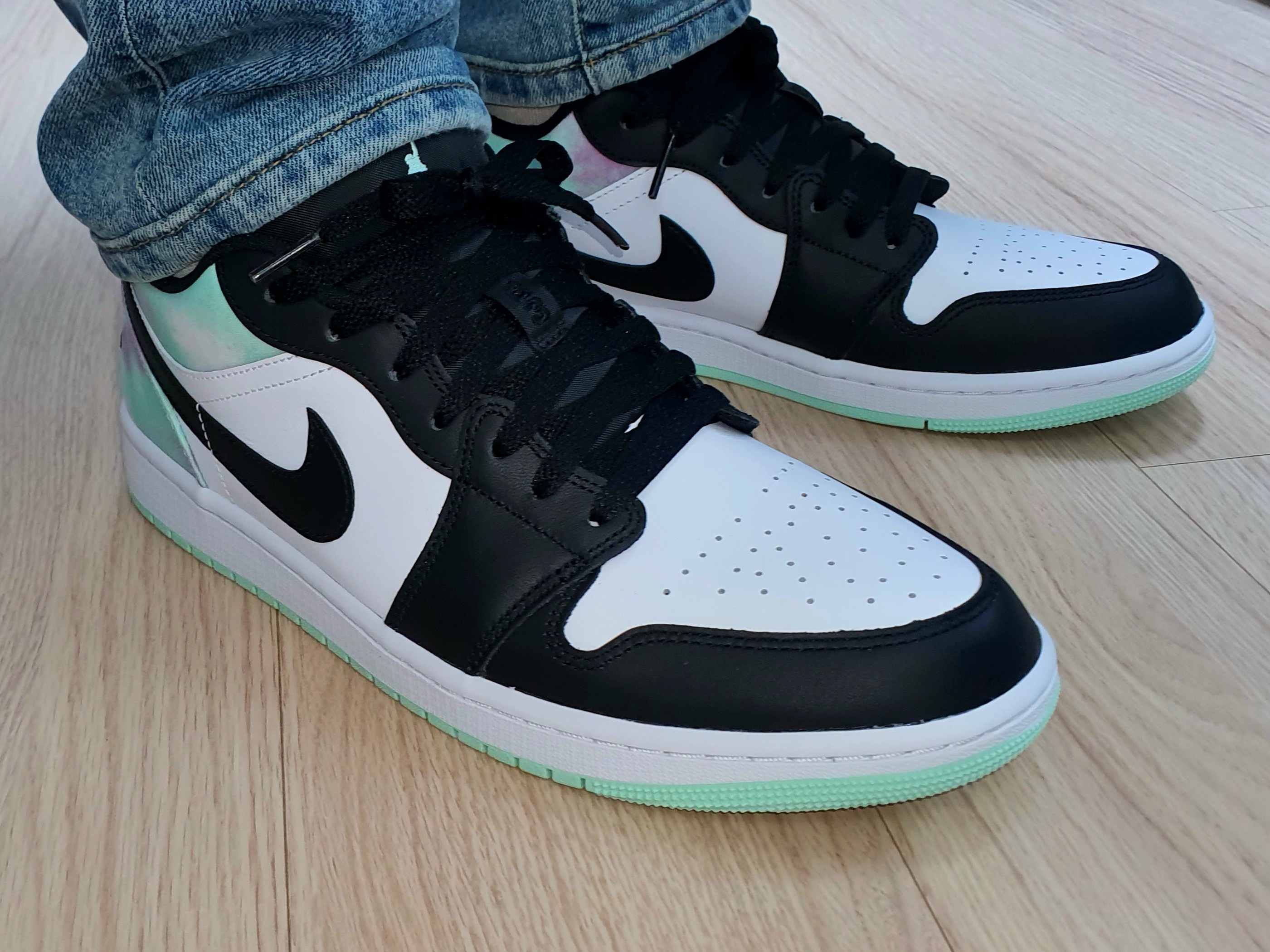 Jordan 1 Low SE White Black Tie-Dye 착용 스타일 - 3
