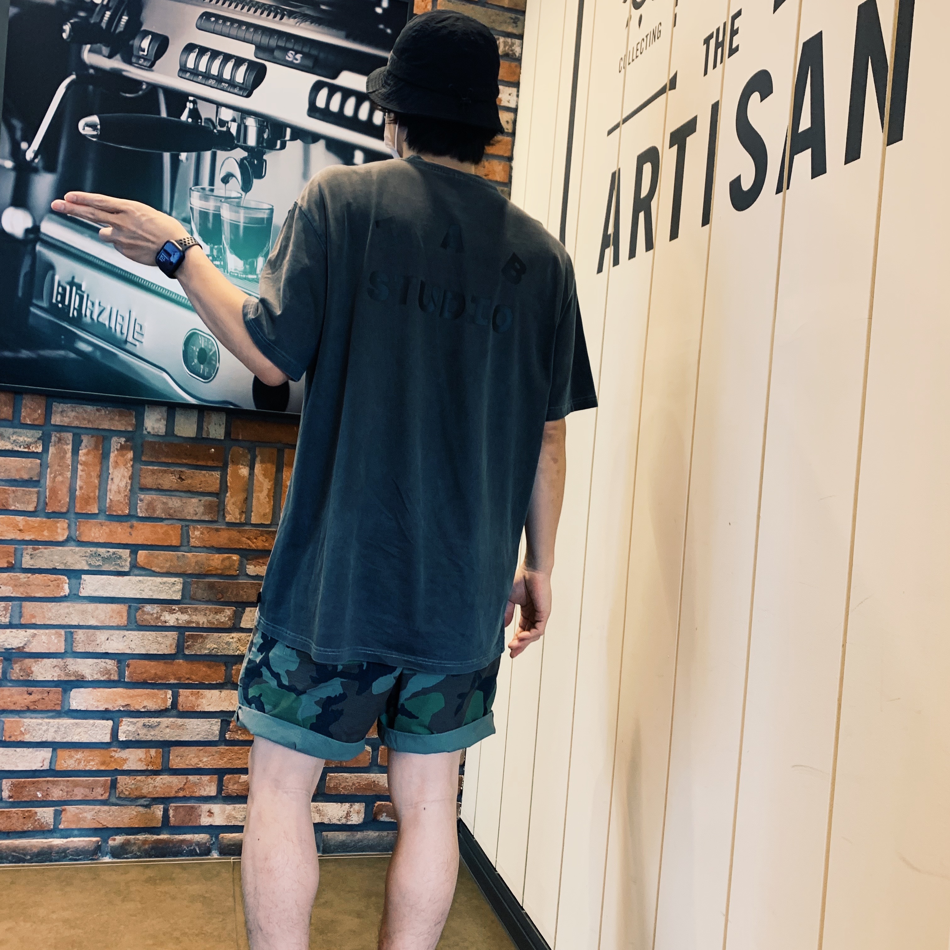 Apple Watch Nike SE 44mm GPS Space Gray Aluminum Case with Nike Sport Band Anthracite Black (Korean Ver.), Nike Air Max 95 History of Air 착용 스타일 - 2