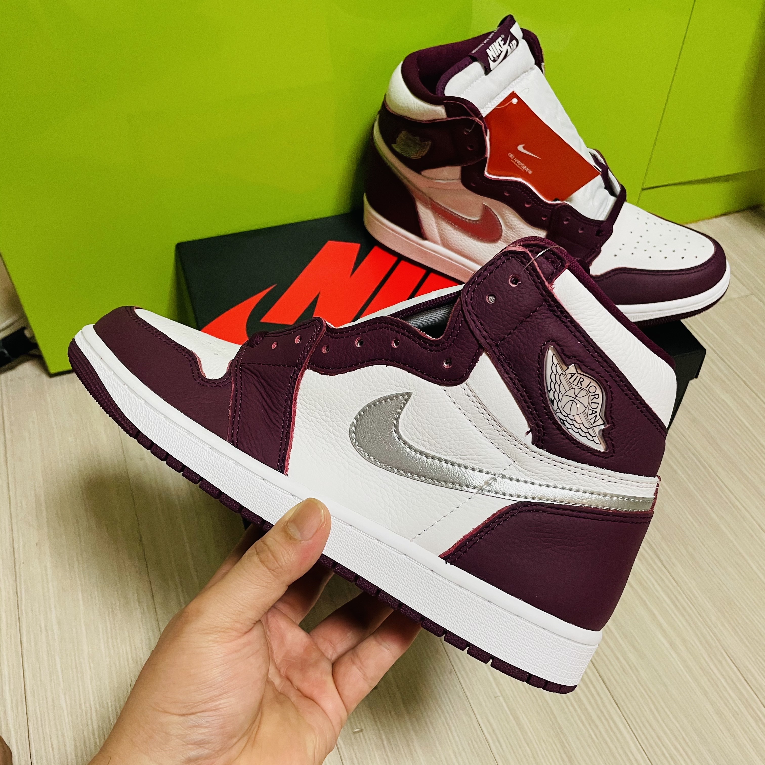 Jordan 1 Retro High OG Bordeaux 착용 스타일 - 3