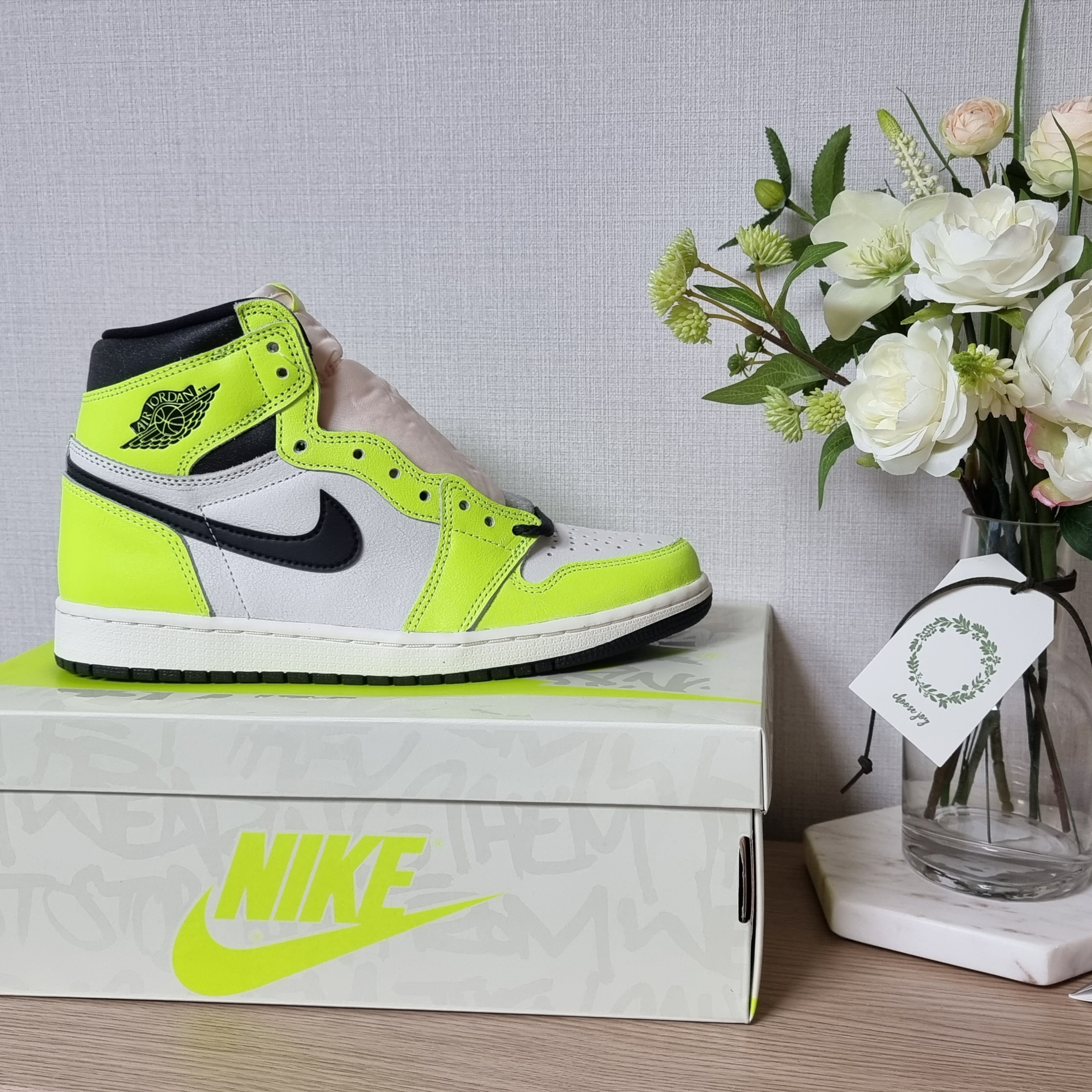 Jordan 1 Retro High OG Volt 착용 스타일 - 2