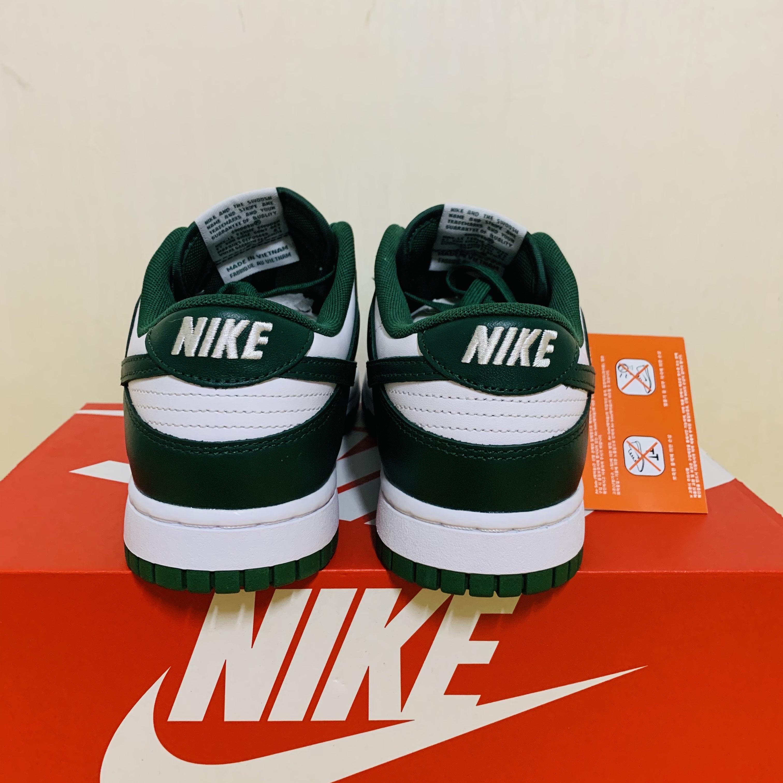 Nike Dunk Low Retro Varsity Green 착용 스타일 - 3
