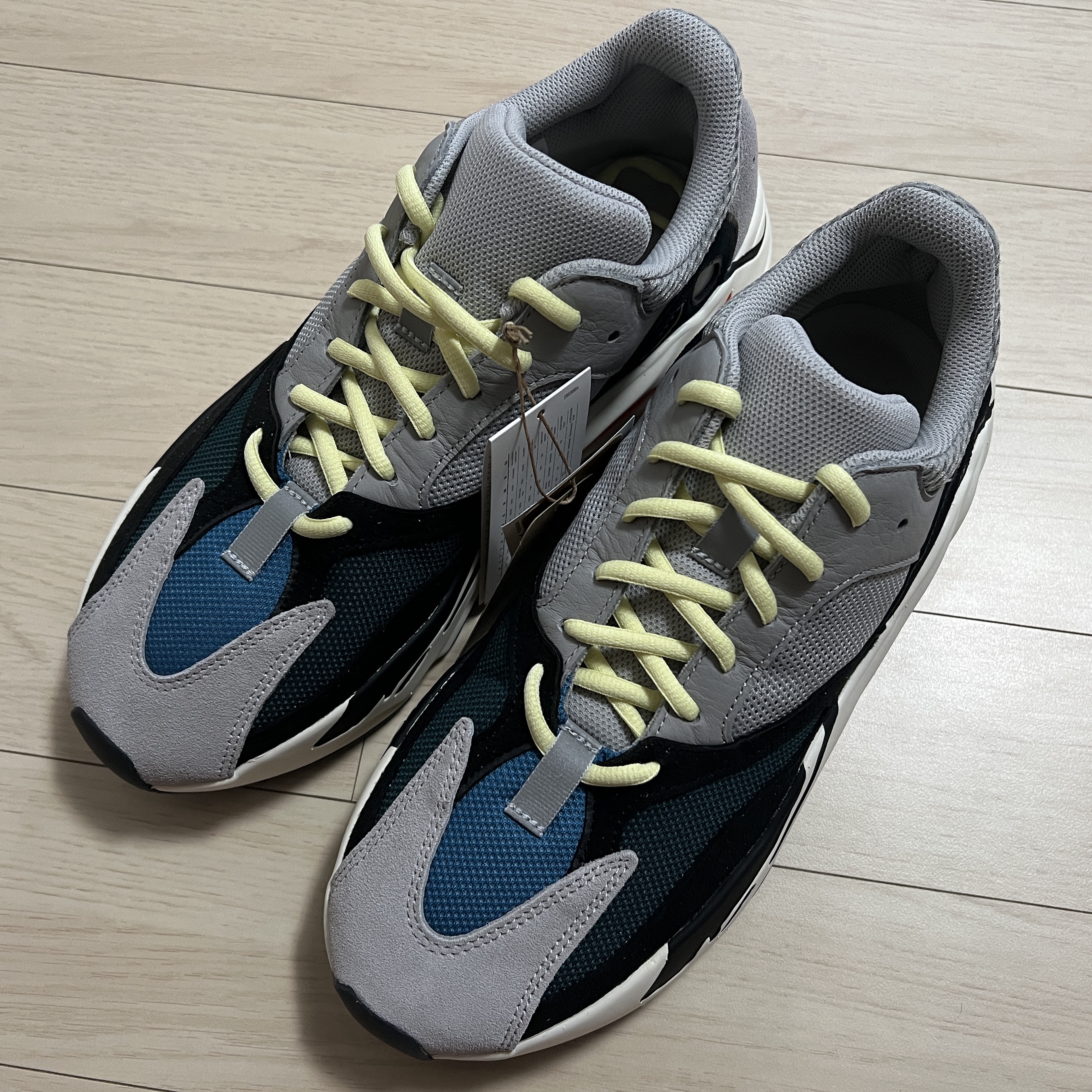 Adidas Yeezy Boost 700 Wave Runner Solid Grey 2021/2022 착용 스타일