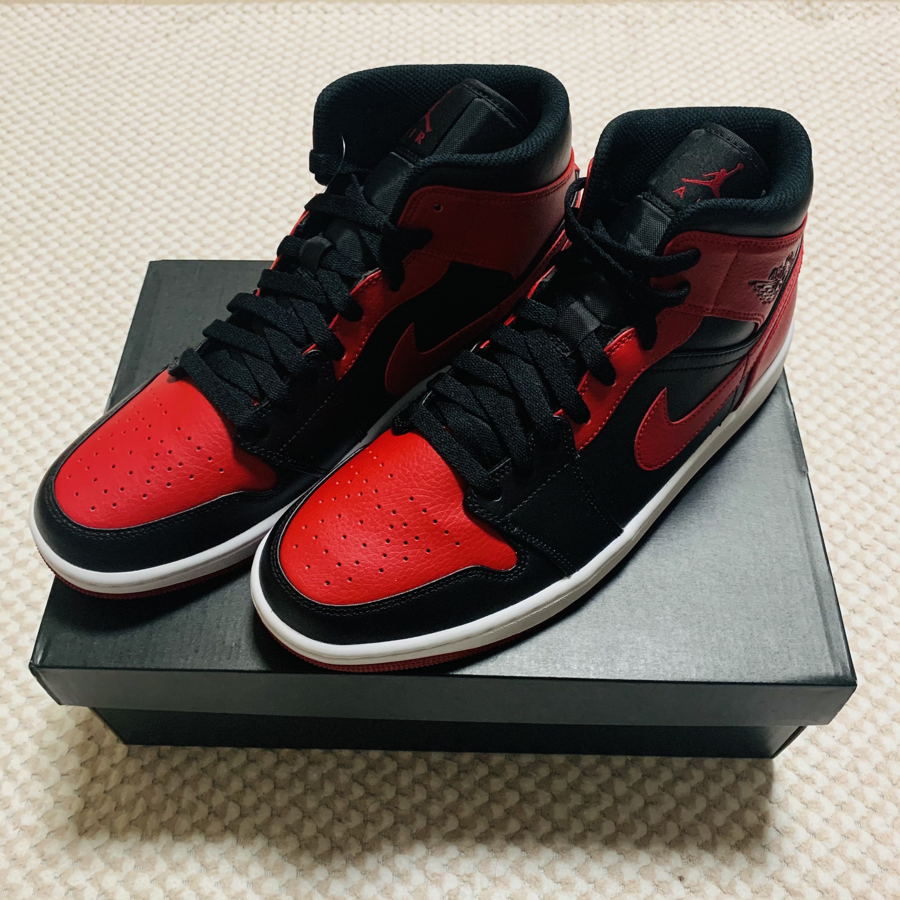 Jordan 1 Mid Bred Banned 2020 착용 스타일 - 1