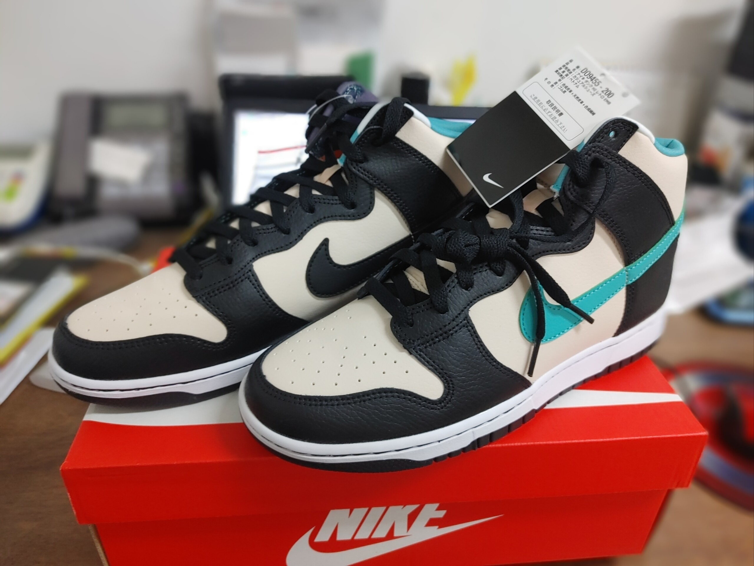 Nike Dunk High Retro EMB Pearl White Washed Teal and Black 착용 스타일 - 1