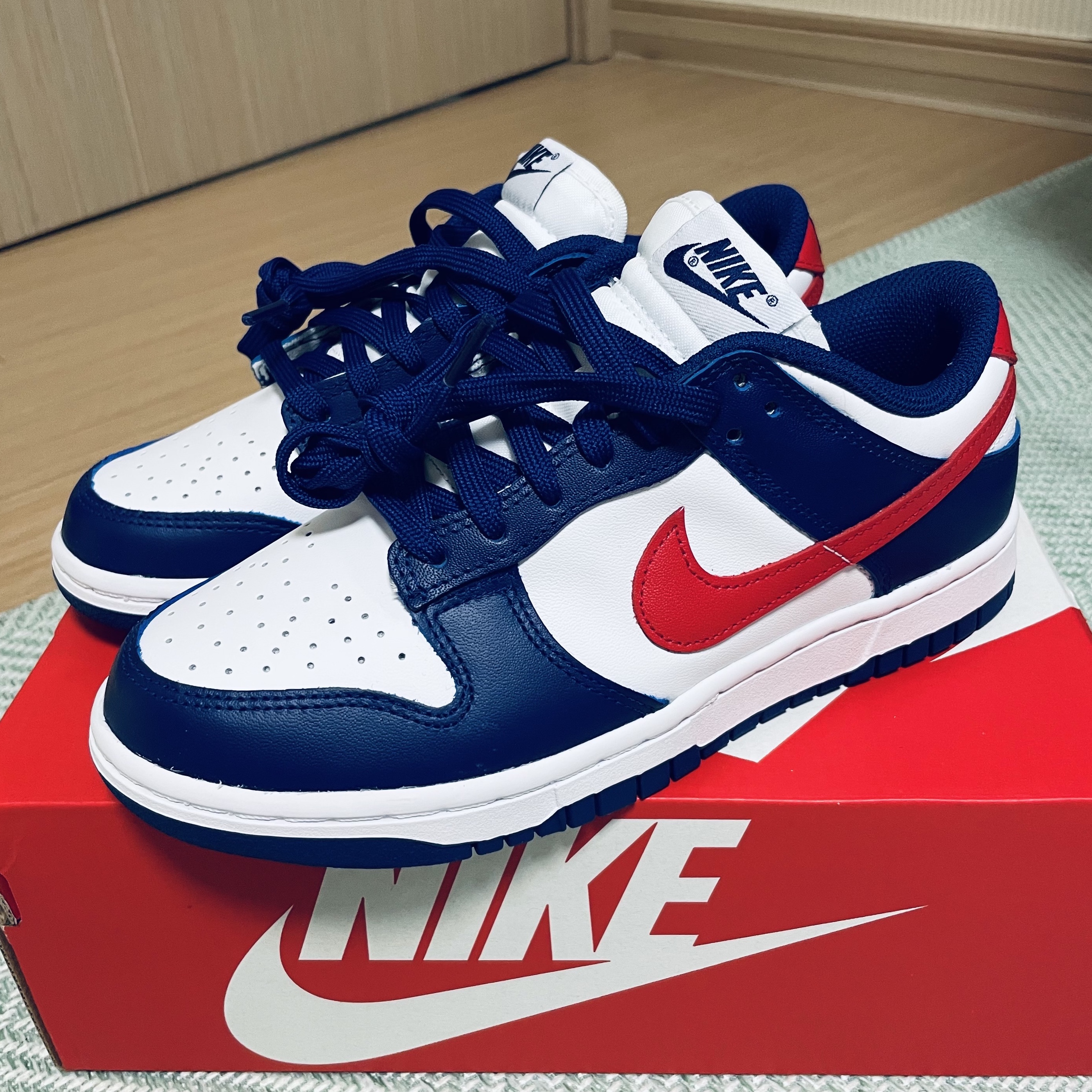 (W) Nike Dunk Low White and University Red 착용 스타일