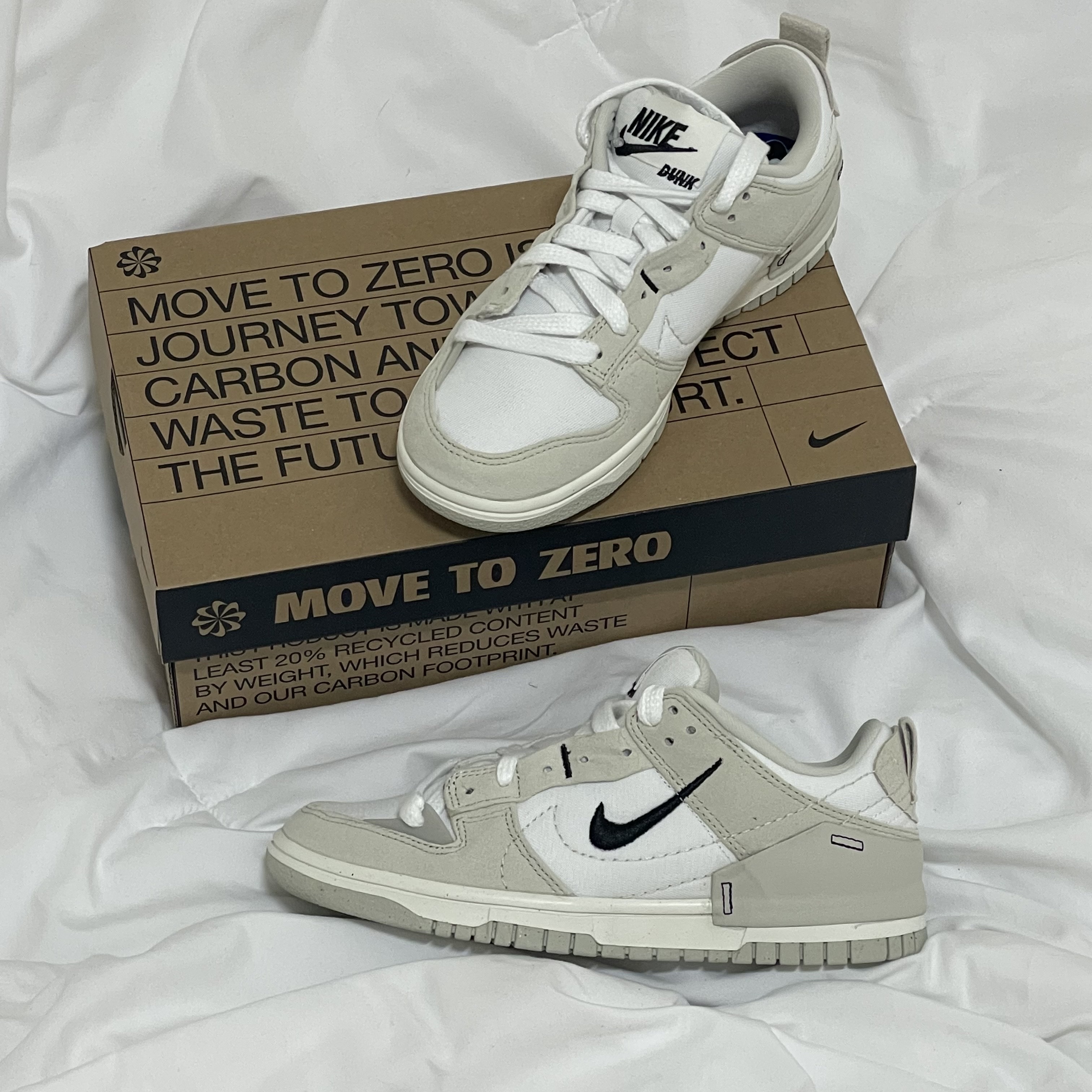 (W) Nike Dunk Low Disrupt 2 White Light Bone, Nike x Stussy Air Force 1 '07 Mid SP Black and Light Bone 착용 스타일 - 2