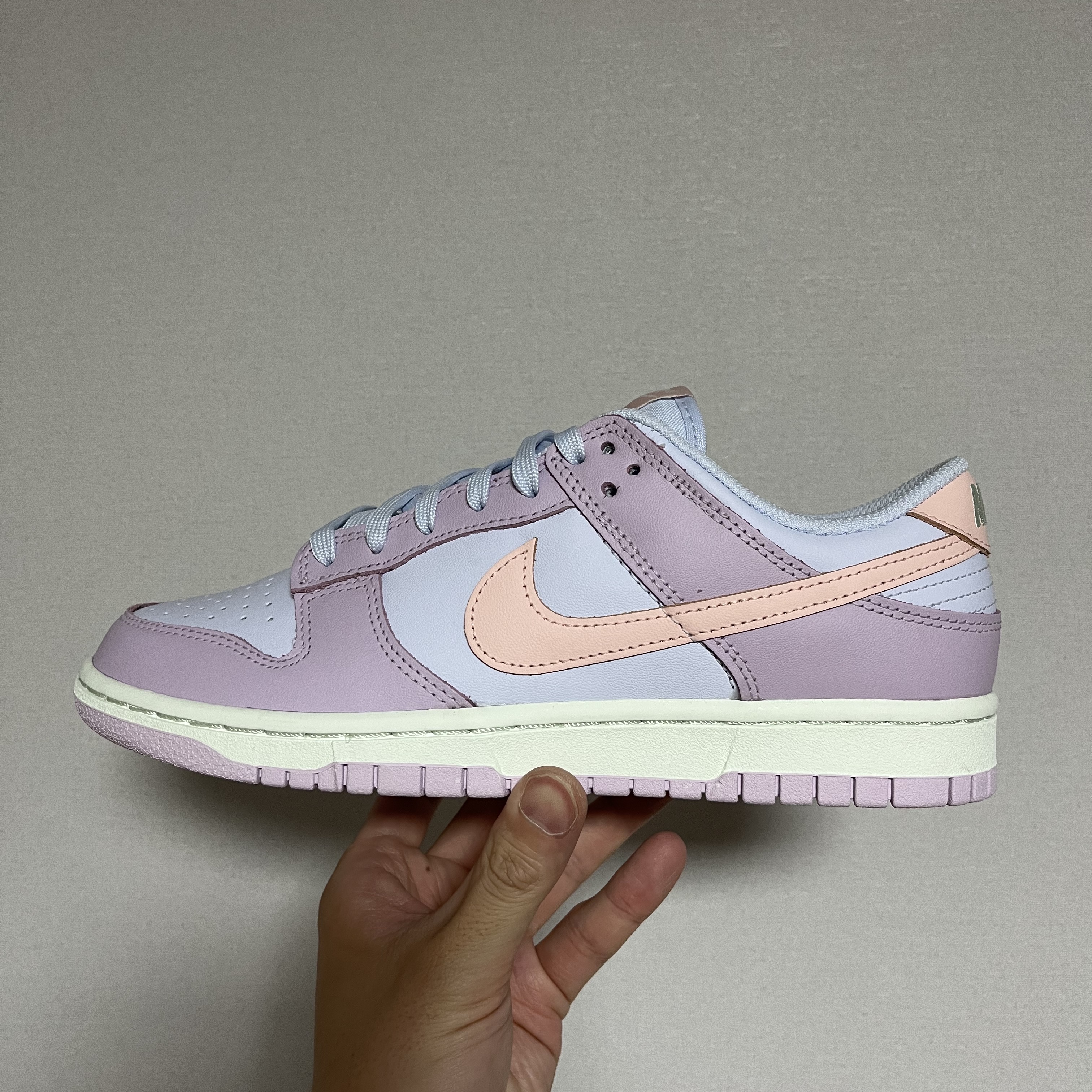 (W) Nike Dunk Low Atmosphere Pink 착용 스타일 - 1
