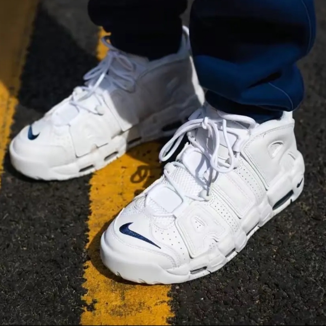 Nike Air More Uptempo 96 White Midnight Navy 착용 스타일