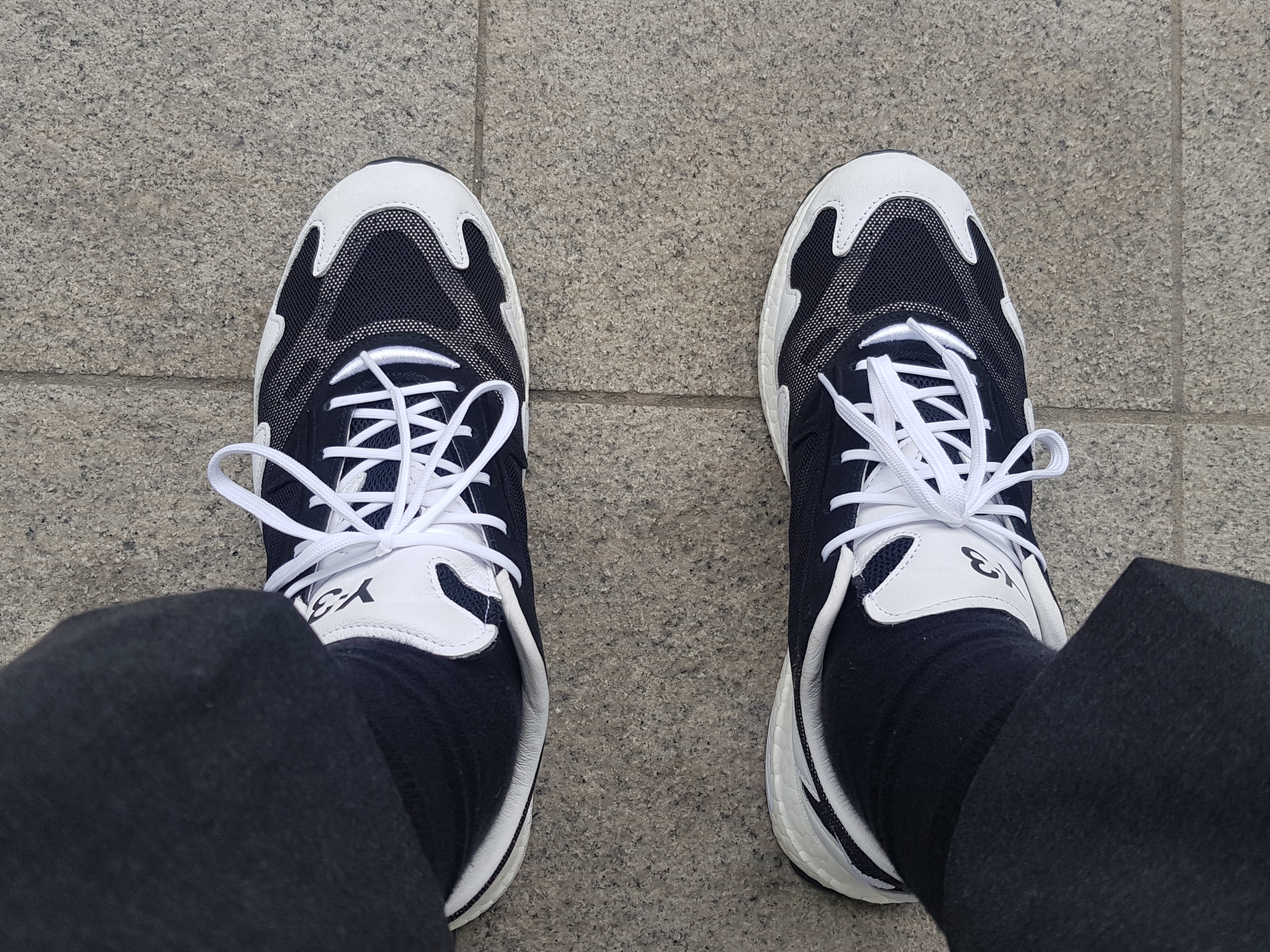 Y-3 Rhisu Run Black White 착용 스타일