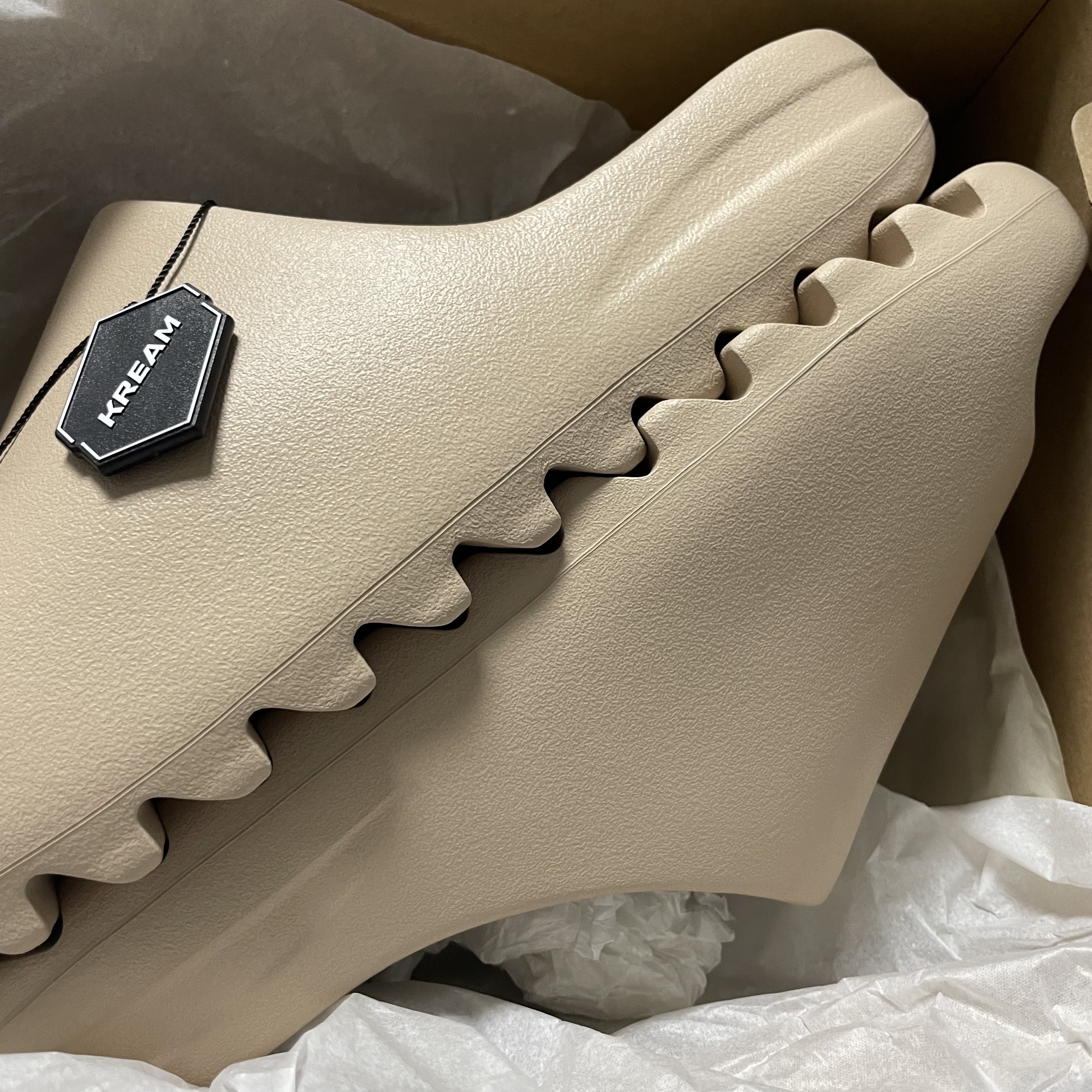 Adidas Yeezy Slide Pure - Re-Release Ver. 착용 스타일