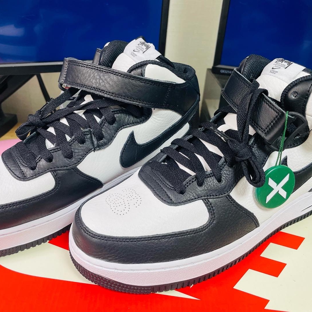 Nike x Stussy Air Force 1 '07 Mid SP Black and Light Bone 착용 스타일