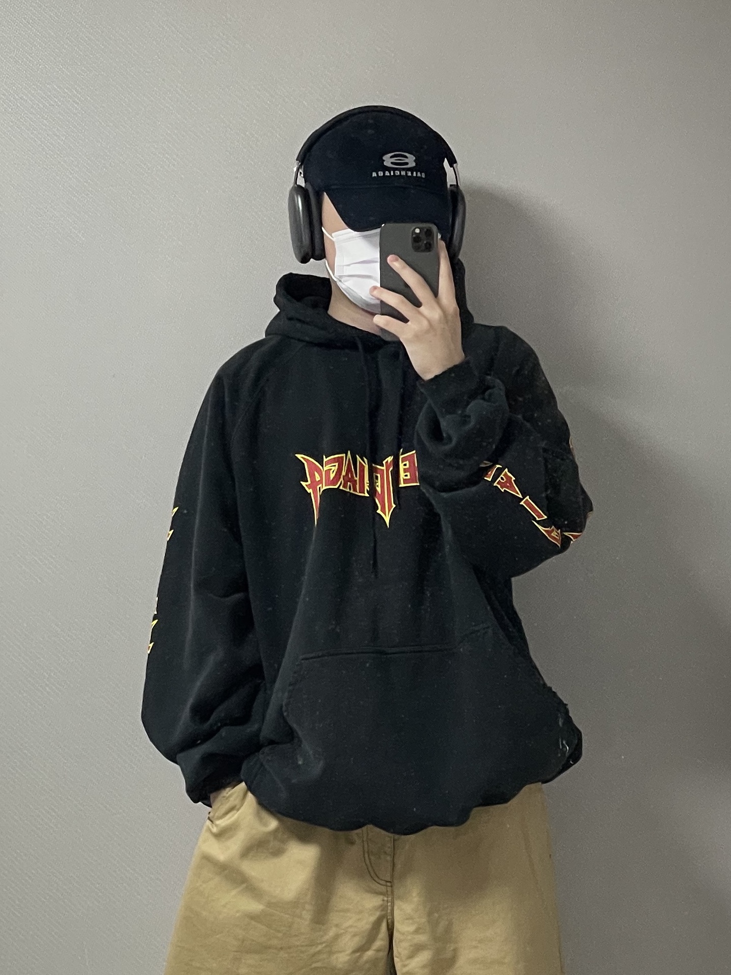 Apple AirPods Max Lightning Space Gray (Korean Ver.), Balenciaga Metal Oversized Hoodie Black 착용 스타일