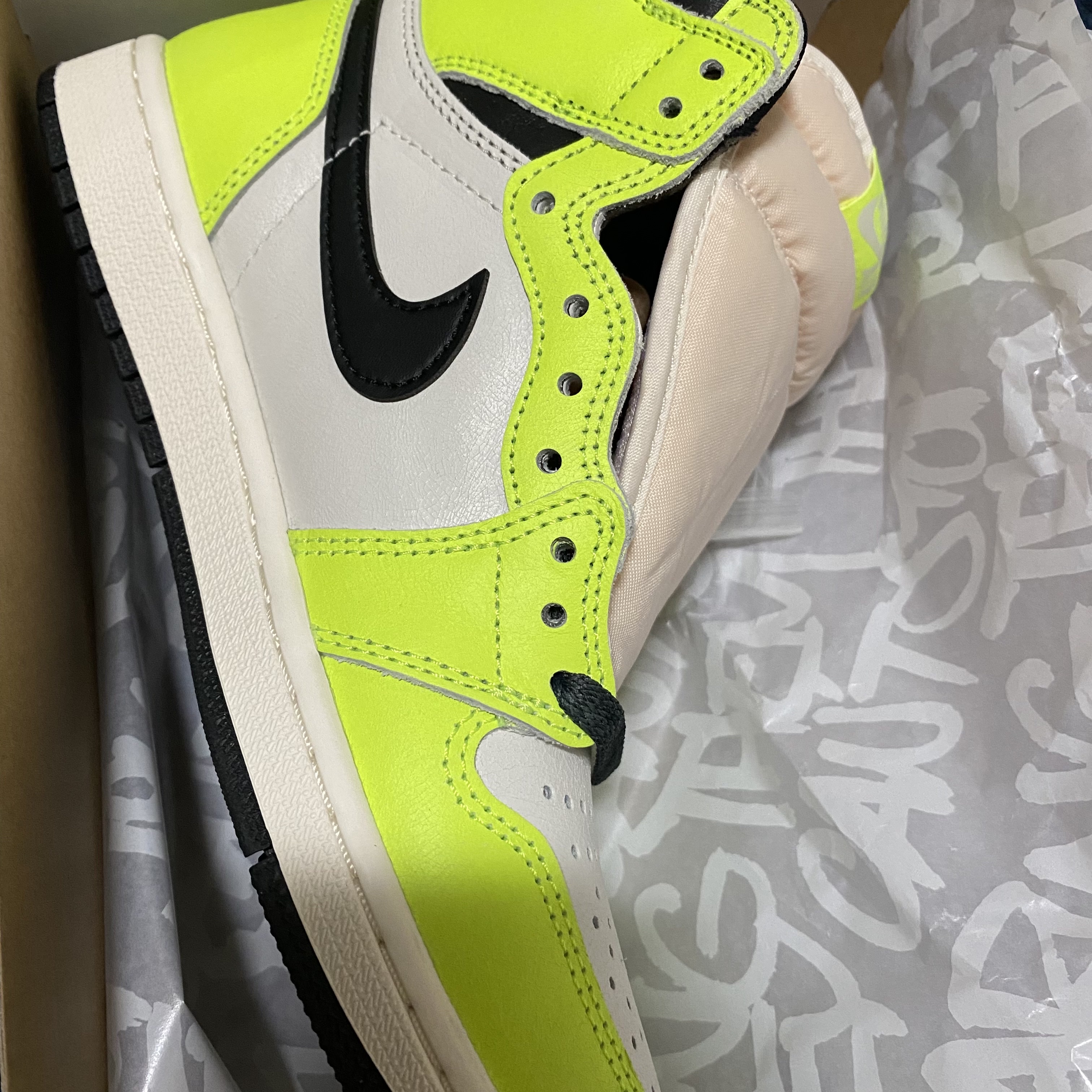 Jordan 1 Retro High OG Volt 착용 스타일