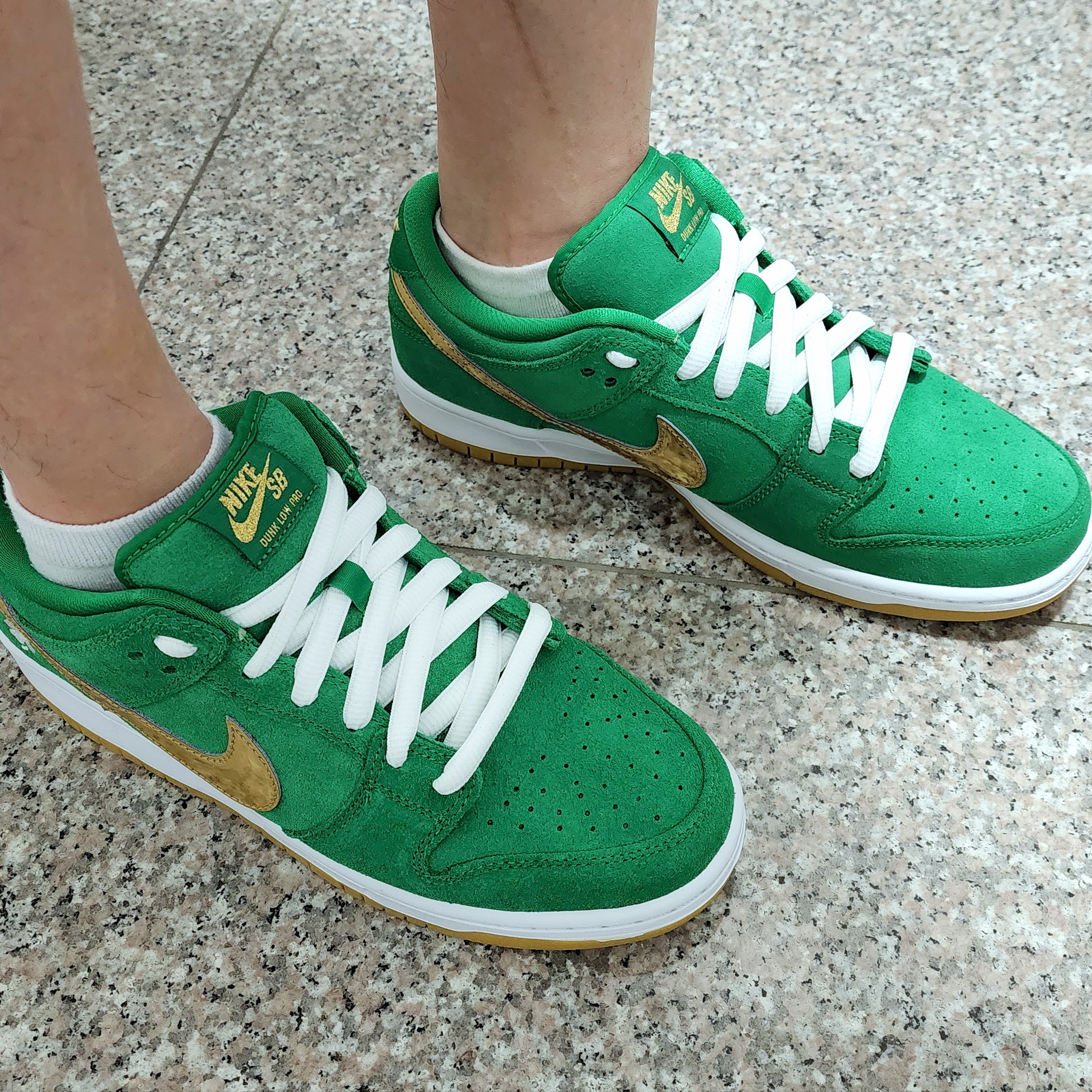 Nike SB Dunk Low Pro Shamrock 착용 스타일 - 4