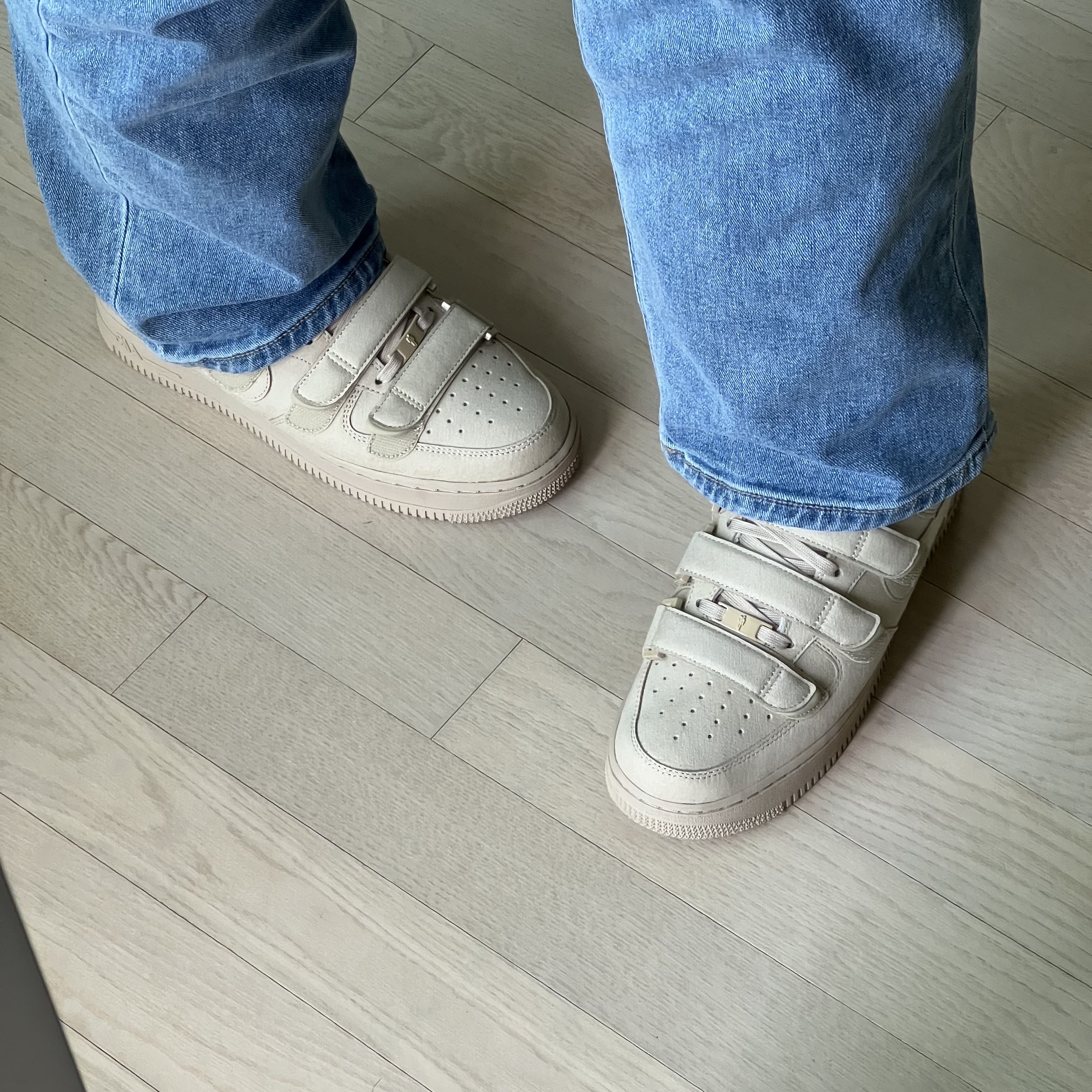 Nike x Billie Eilish Air Force 1 High '07 SP Mushroom 착용 스타일 - 1