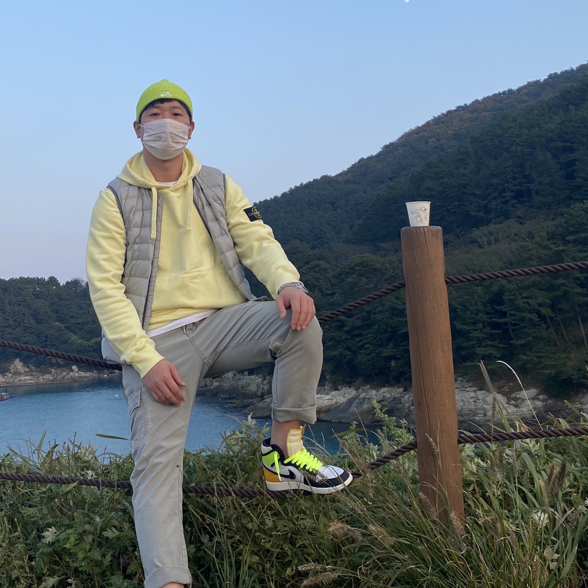 Jordan 1 Retro High OG Volt Gold 착용 스타일