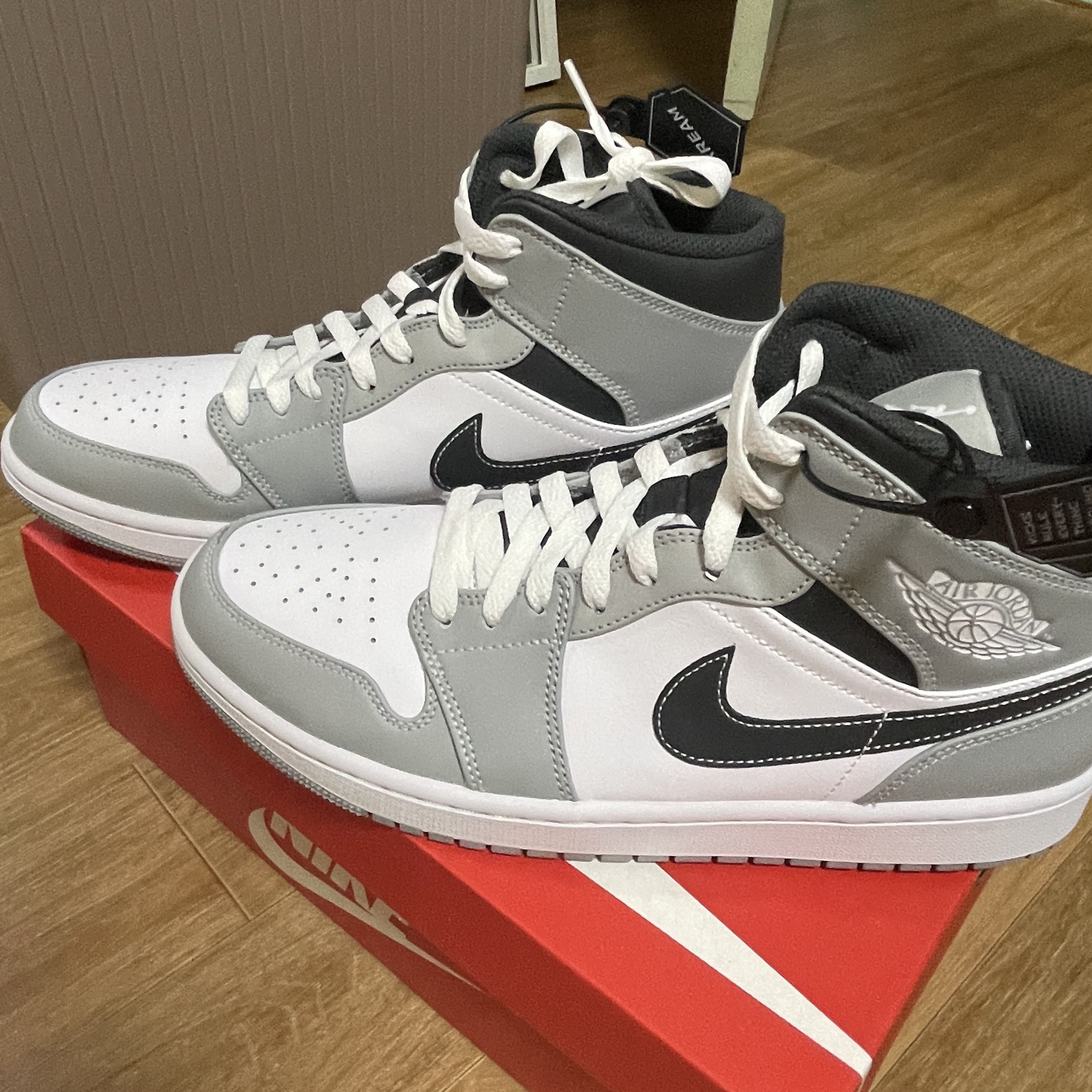 Jordan 1 Mid Light Smoke Grey Anthracite 착용 스타일