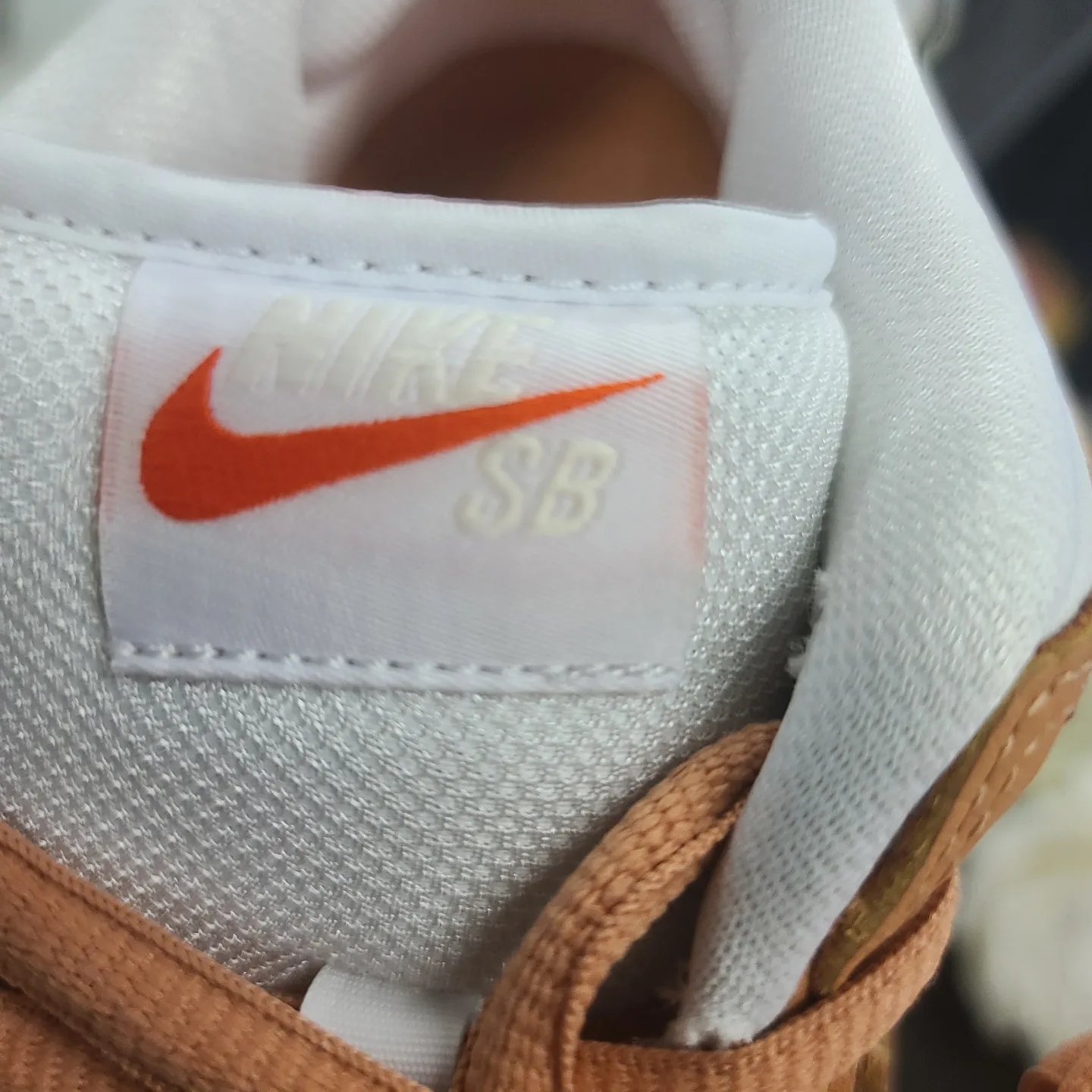 Nike SB Dunk Low Pro Light Cognac 착용 스타일 - 2