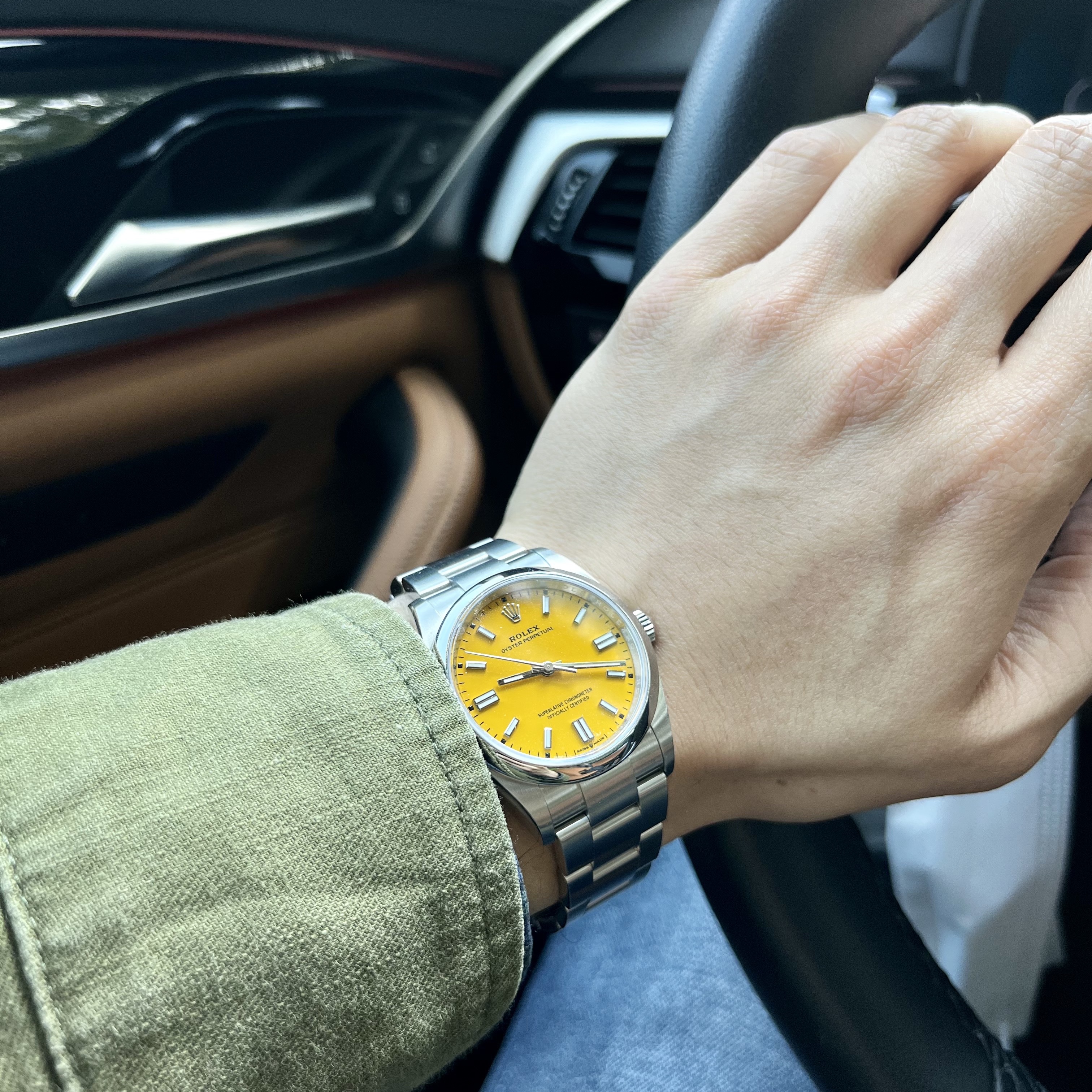 Rolex Oyster Perpetual 36mm 126000 Yellow Oyster 착용 스타일 - 2