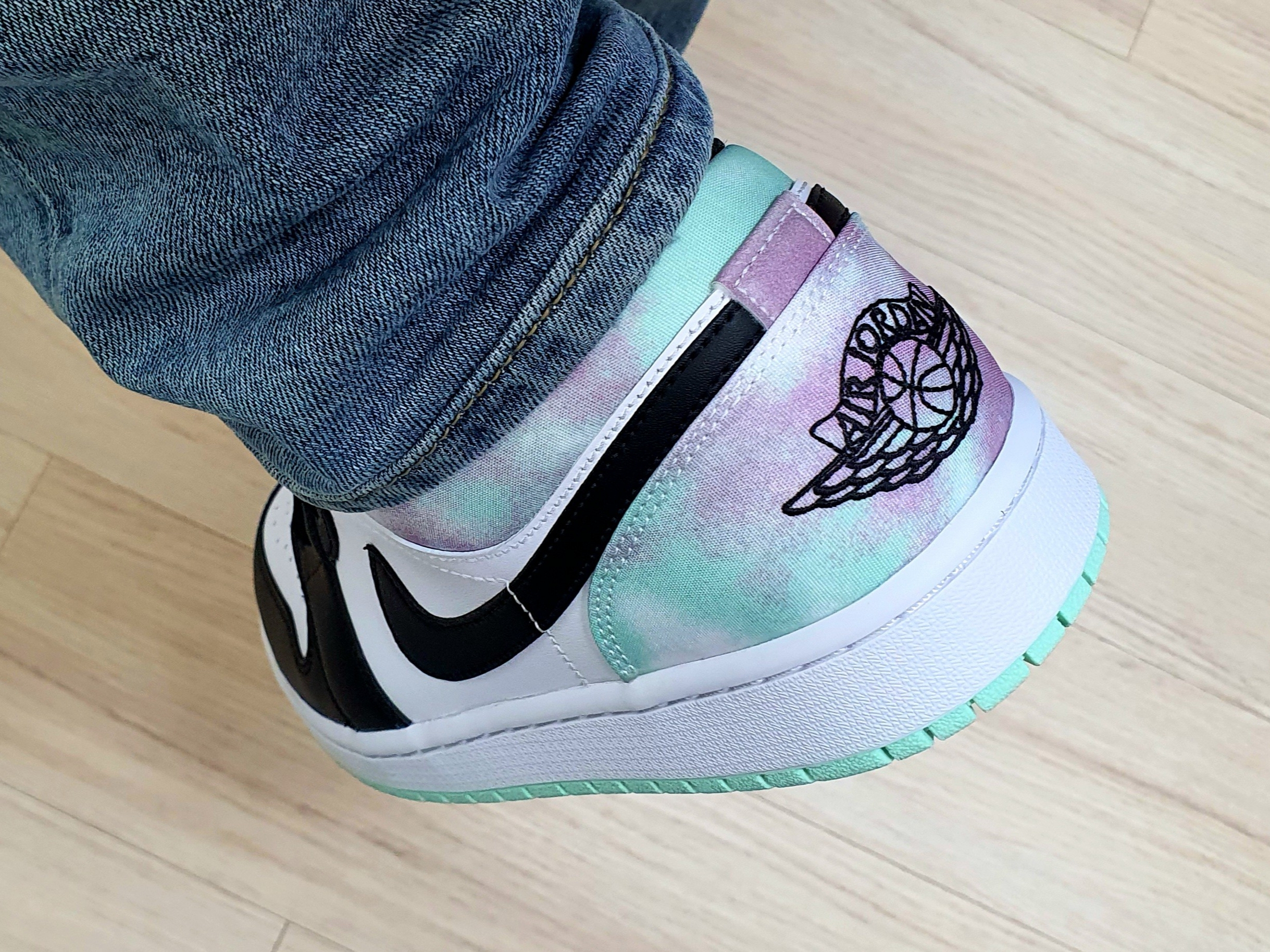 Jordan 1 Low SE White Black Tie-Dye 착용 스타일 - 1
