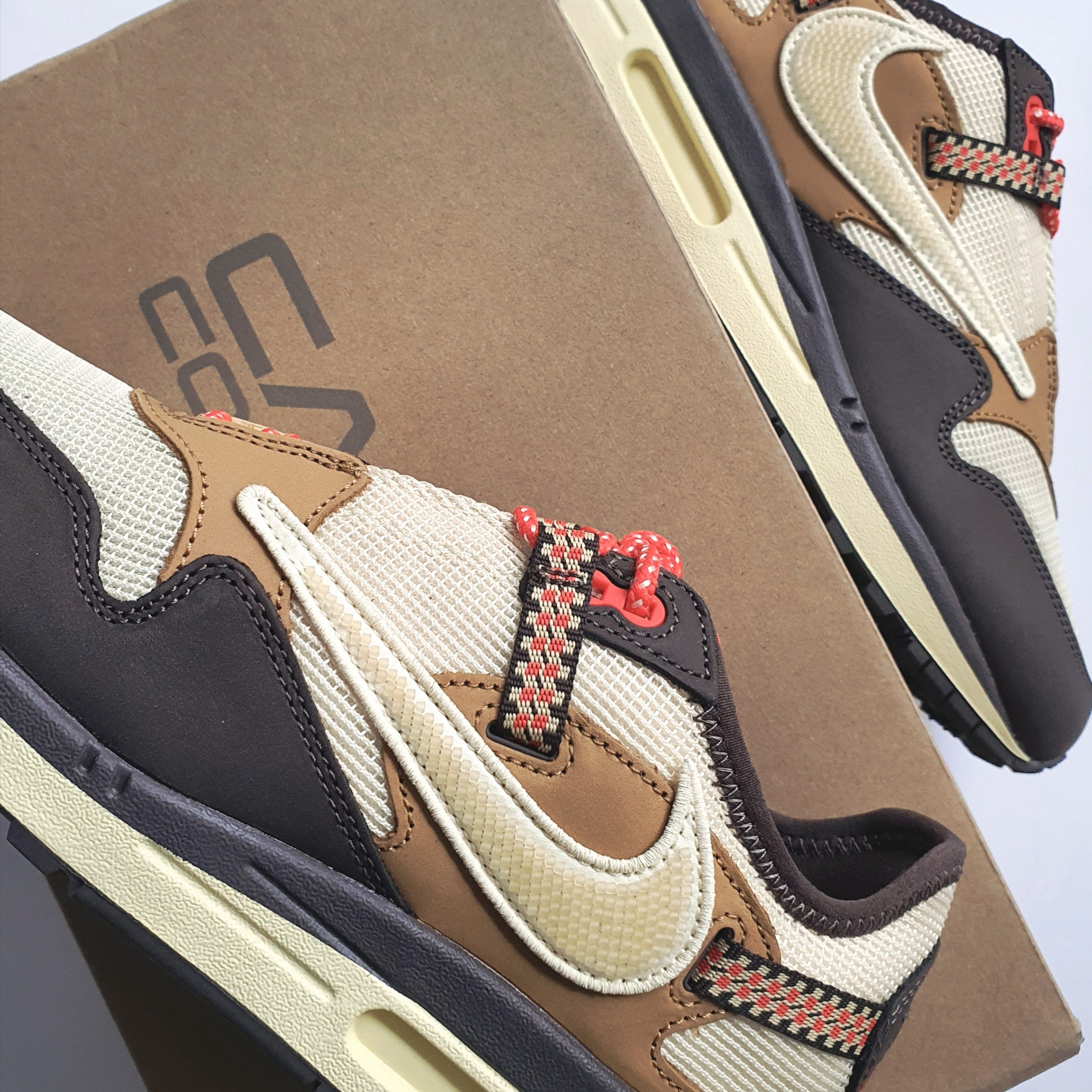 Nike x Travis Scott Air Max 1 Cact.us Brown 착용 스타일