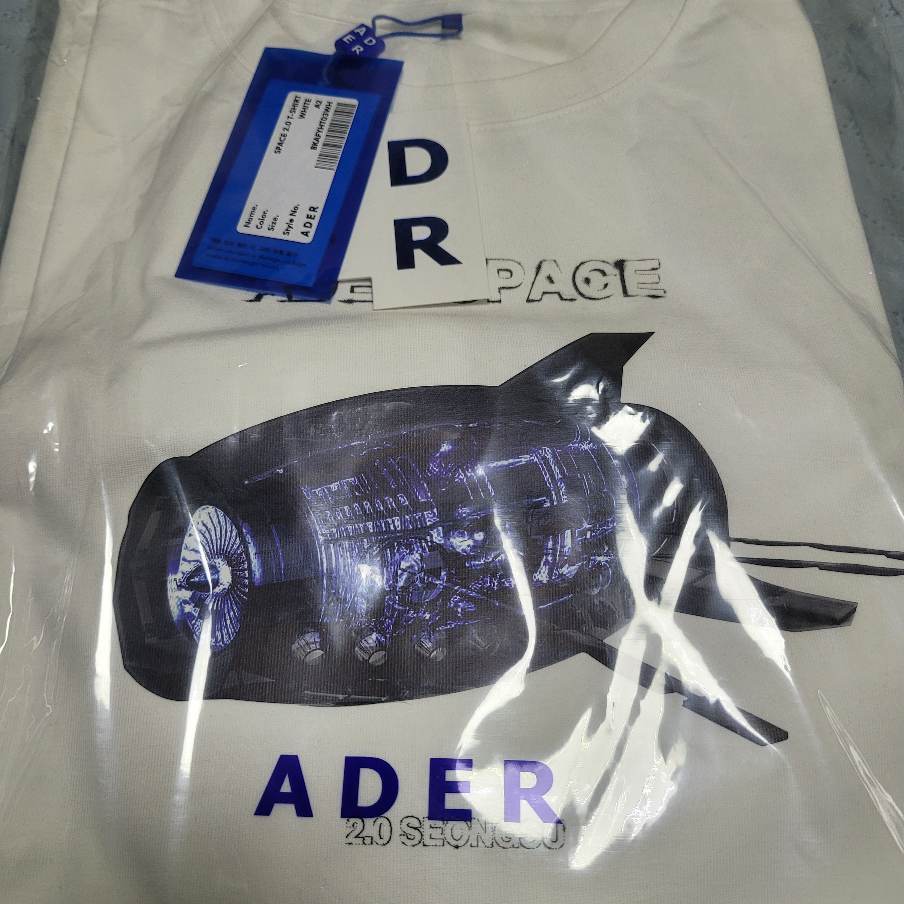 Ader Error Space 2.0 Seongsu T-Shirt White, Ader Error Space 2.0 Seongsu T-Shirt Black 착용 스타일 - 1