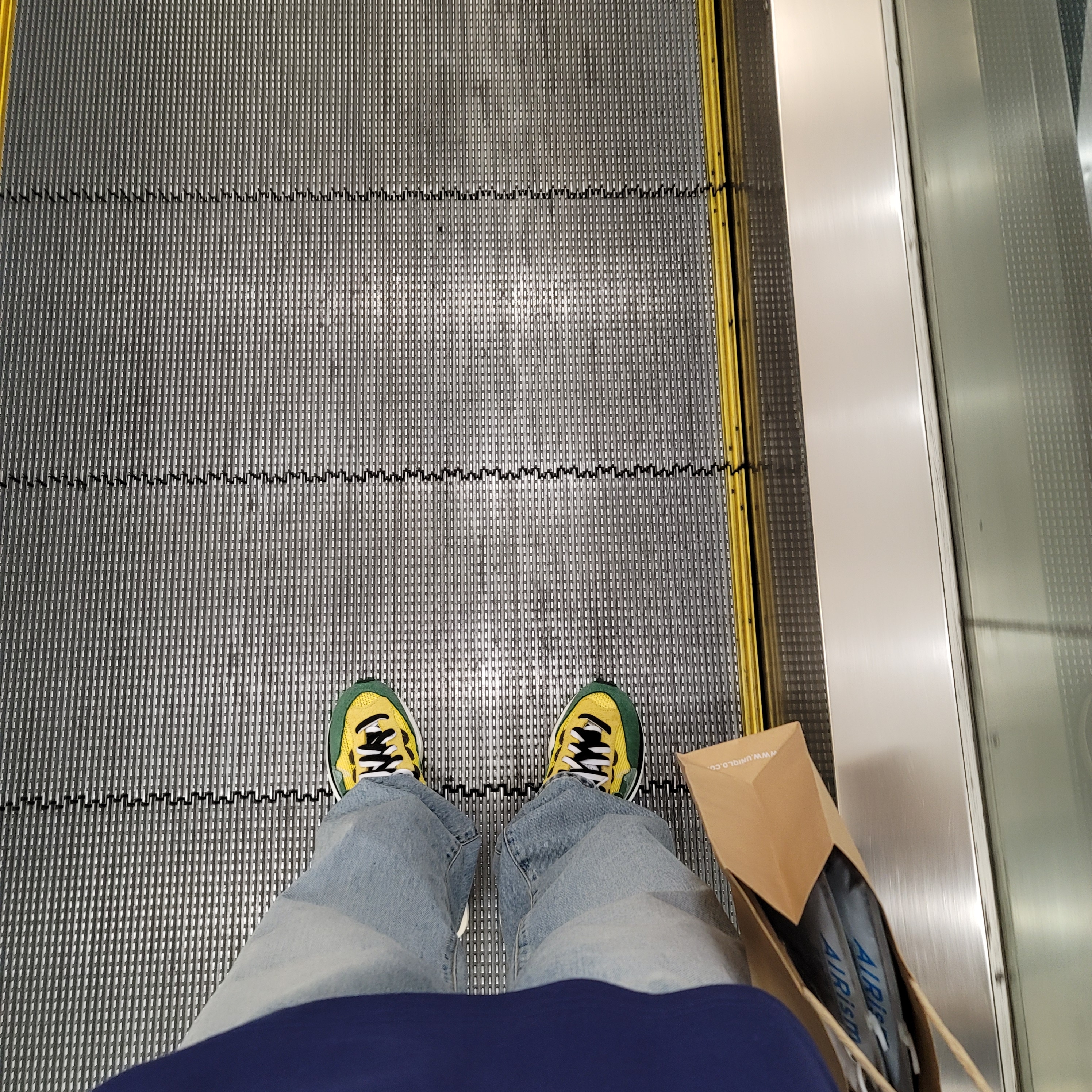 Nike x Sacai VaporWaffle Tour Yellow & Gorge Green Sail 착용 스타일