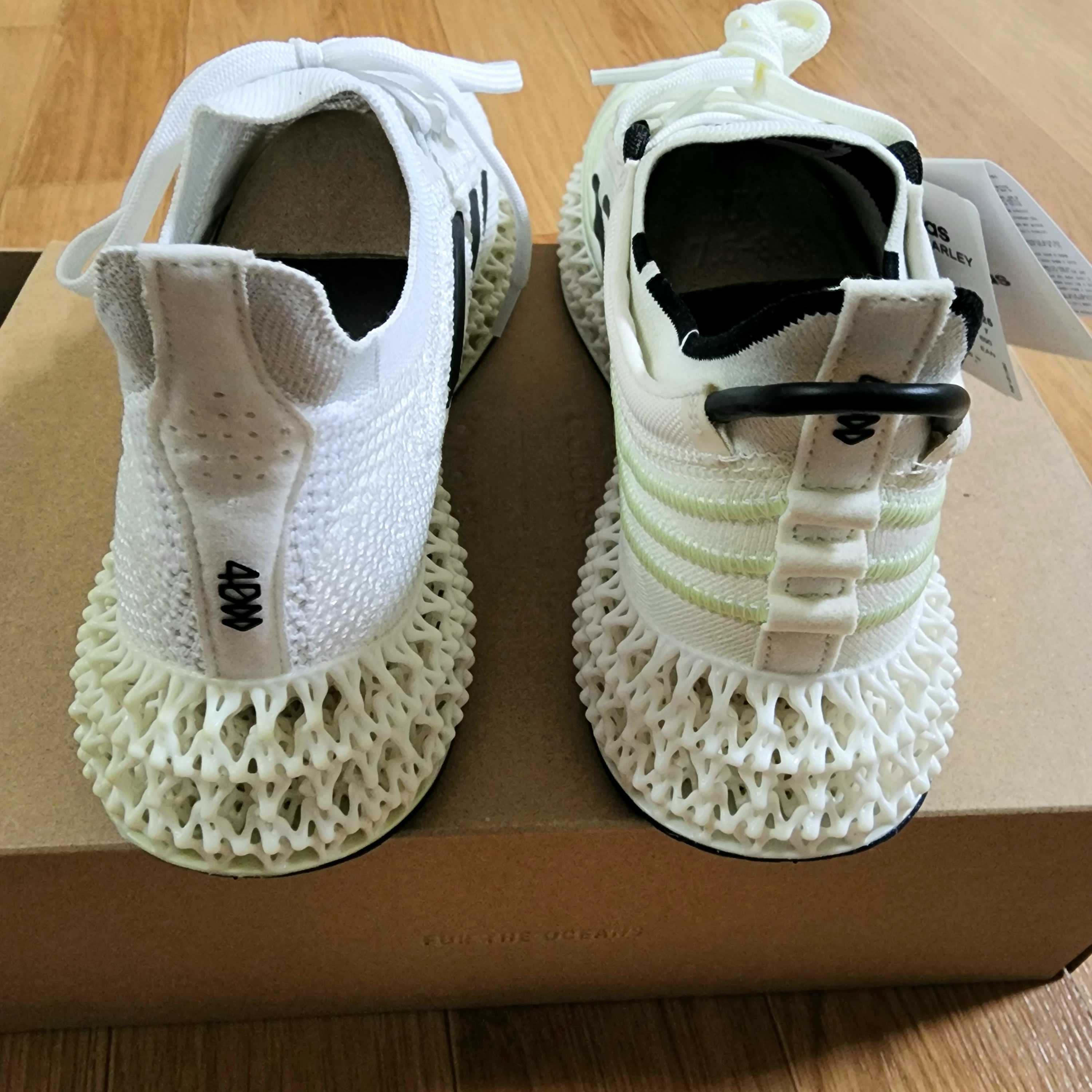 Adidas 4DFWD White Black, Adidas x Parley 4DFWD Black Emerald 착용 스타일 - 4