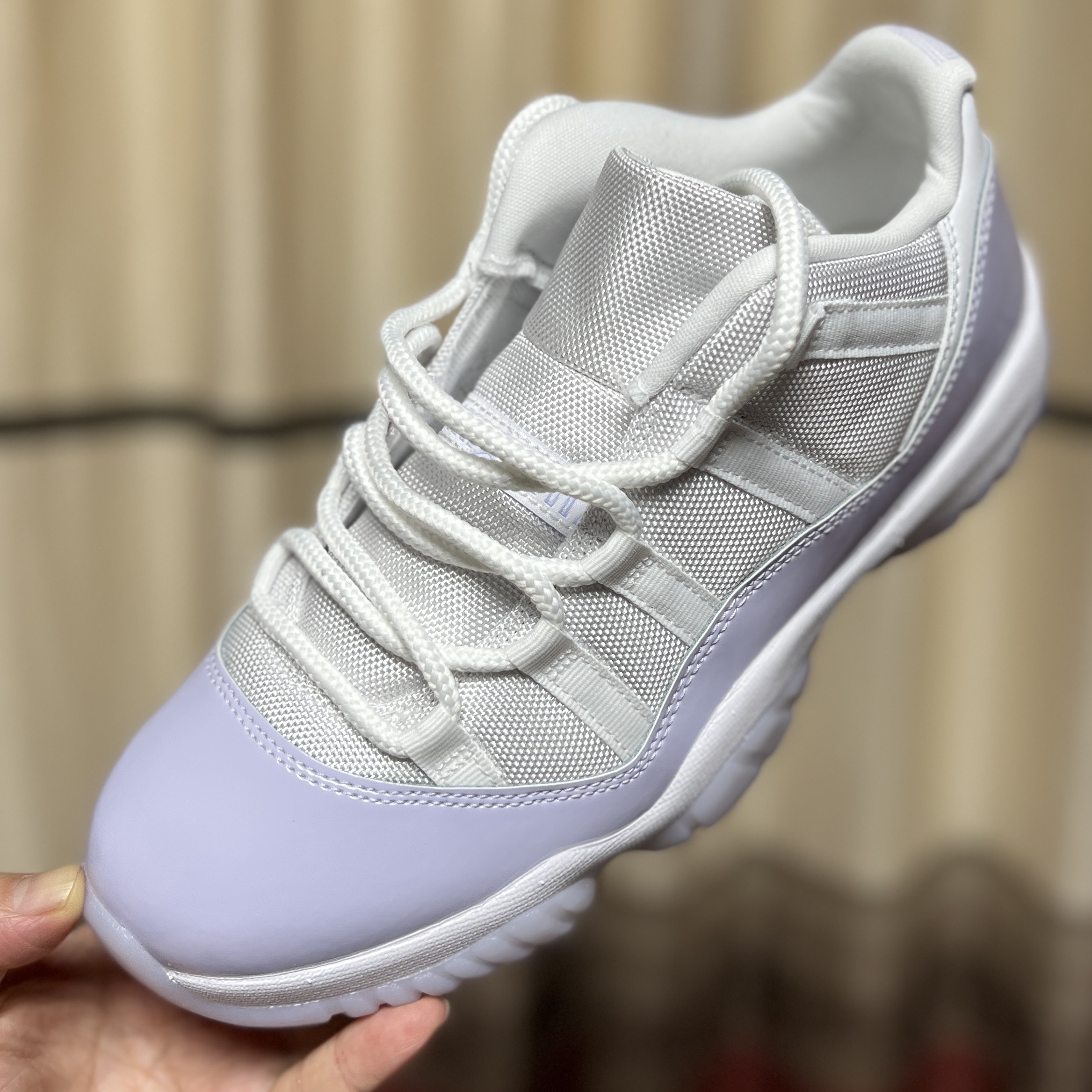 (W) Jordan 11 Retro Low Pure Violet 착용 스타일 - 1