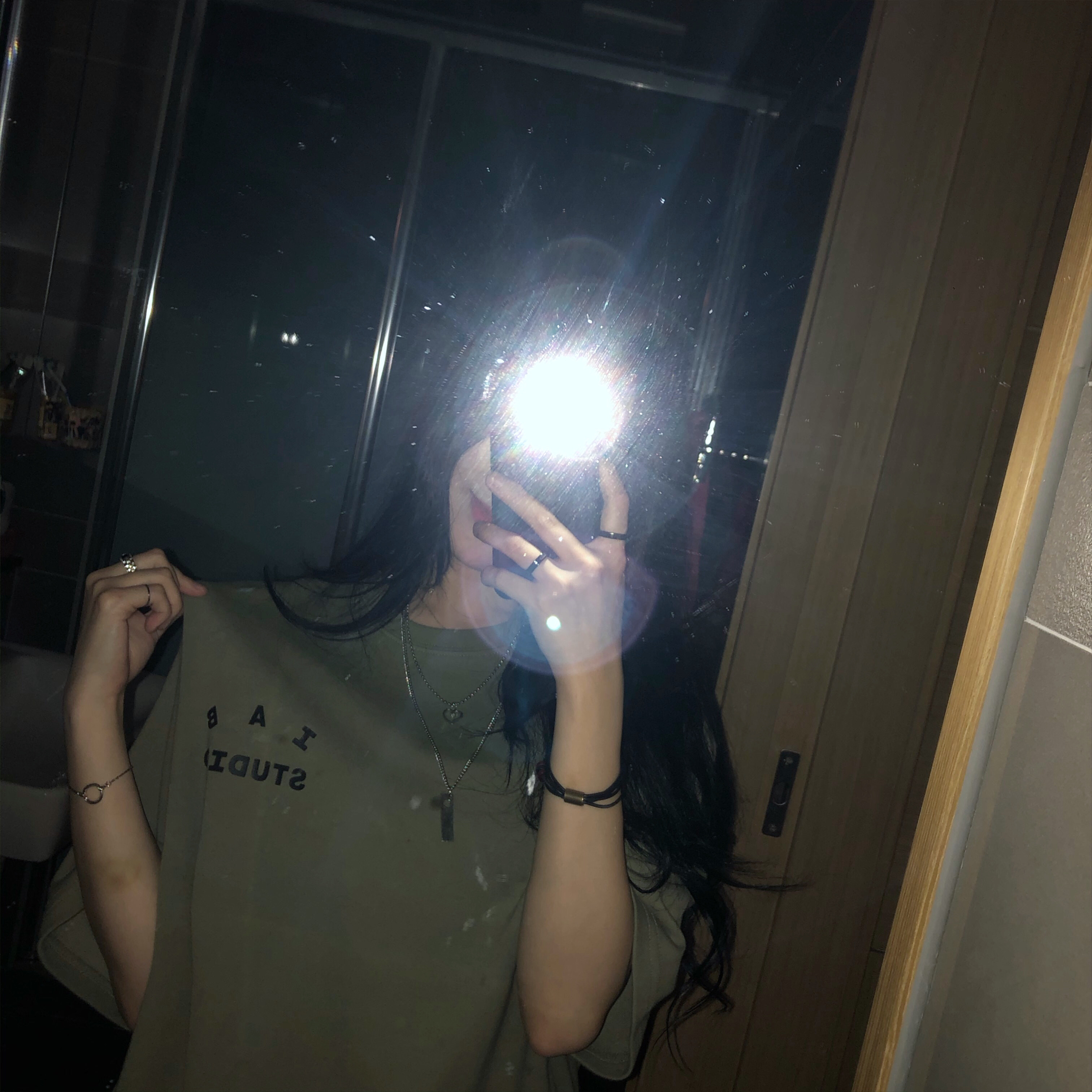 IAB Studio T-Shirt Olive Green 착용 스타일