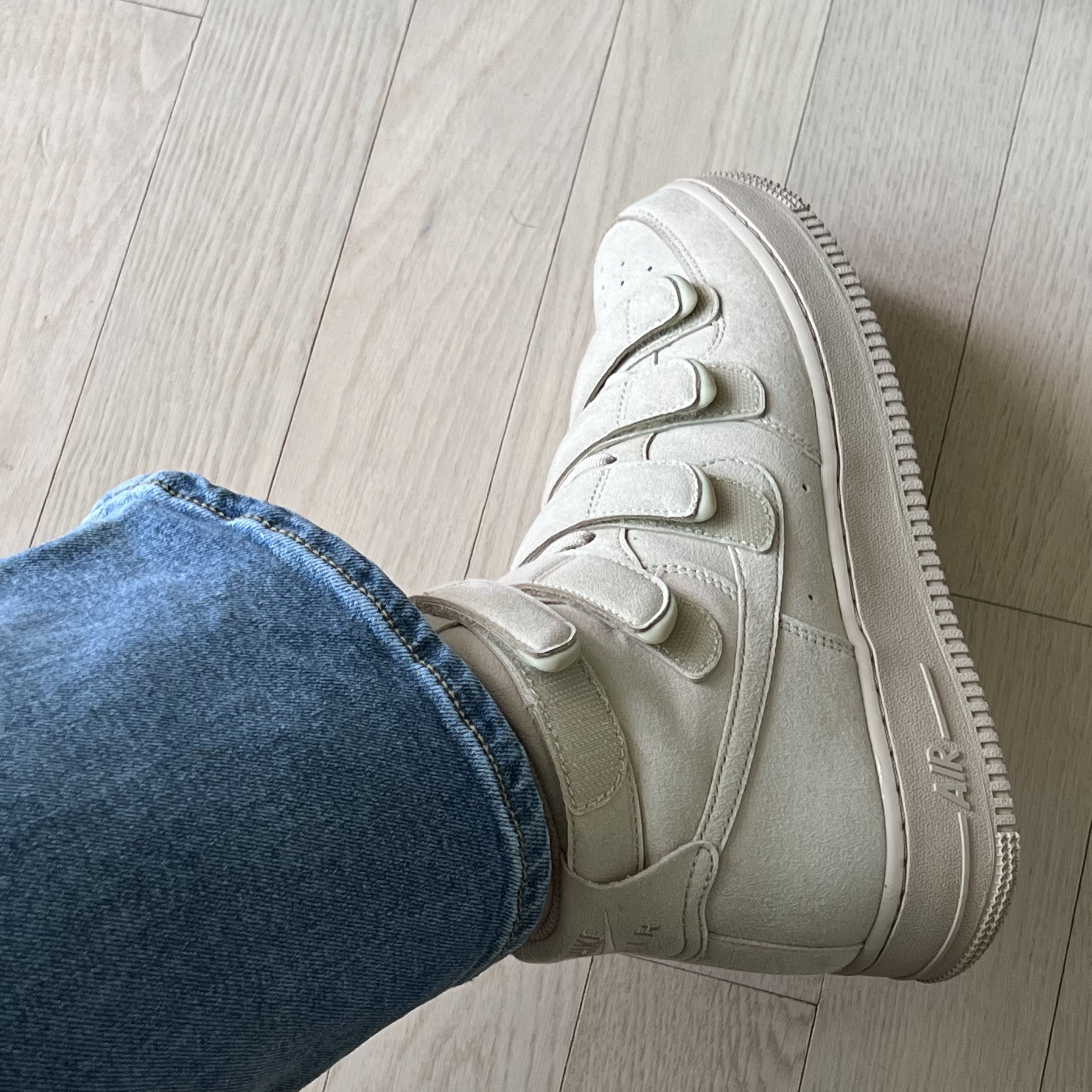 Nike x Billie Eilish Air Force 1 High '07 SP Mushroom 착용 스타일 - 4