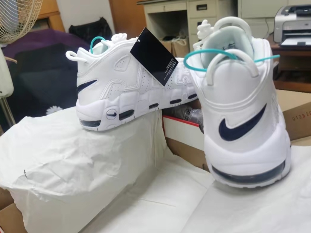 Nike Air More Uptempo 96 White Midnight Navy 착용 스타일 - 2