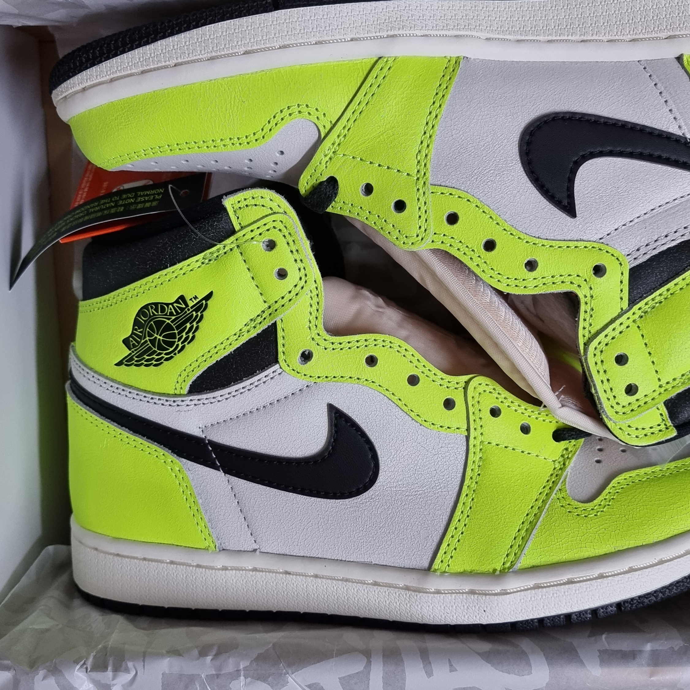 Jordan 1 Retro High OG Volt 착용 스타일 - 1