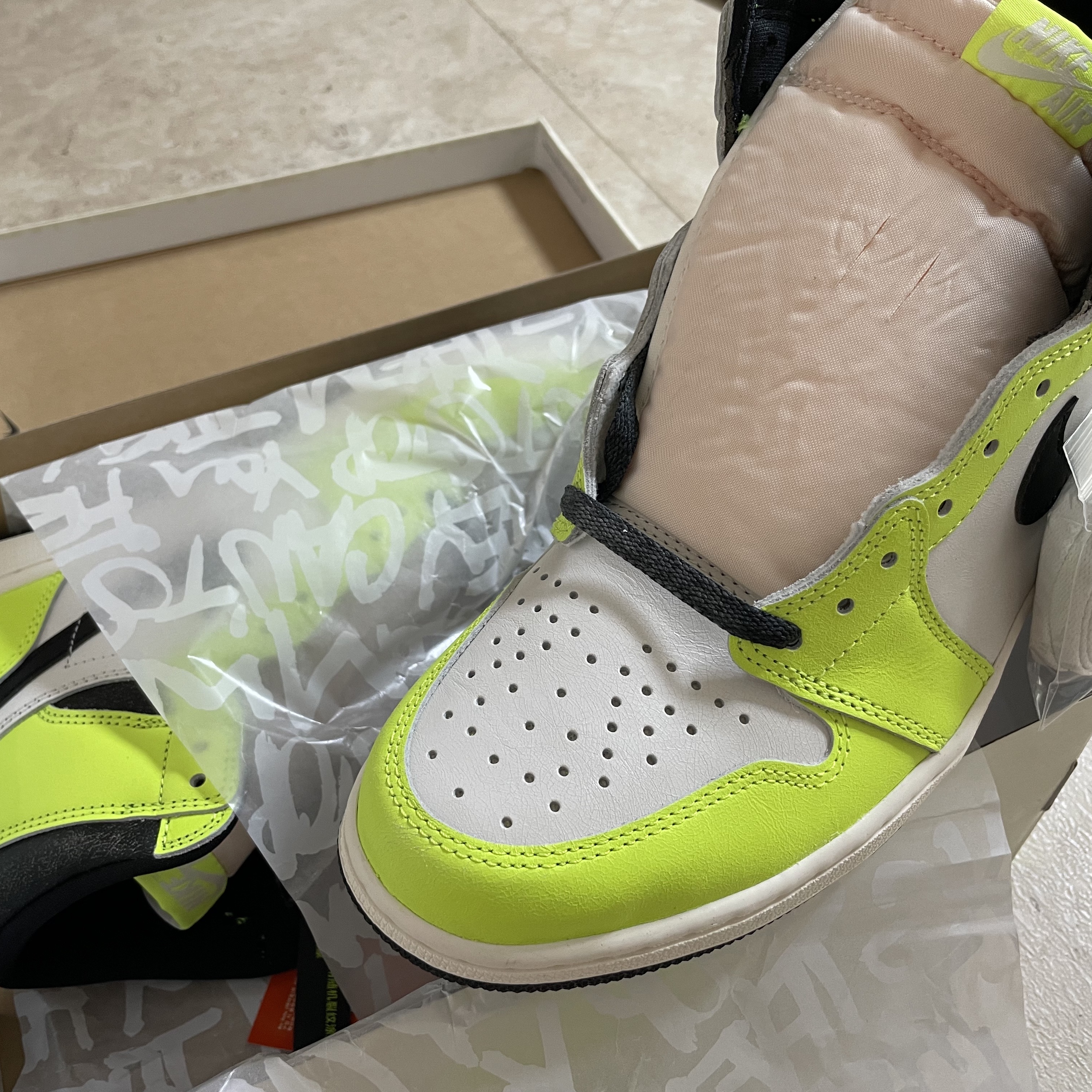 Jordan 1 Retro High OG Volt 착용 스타일 - 3